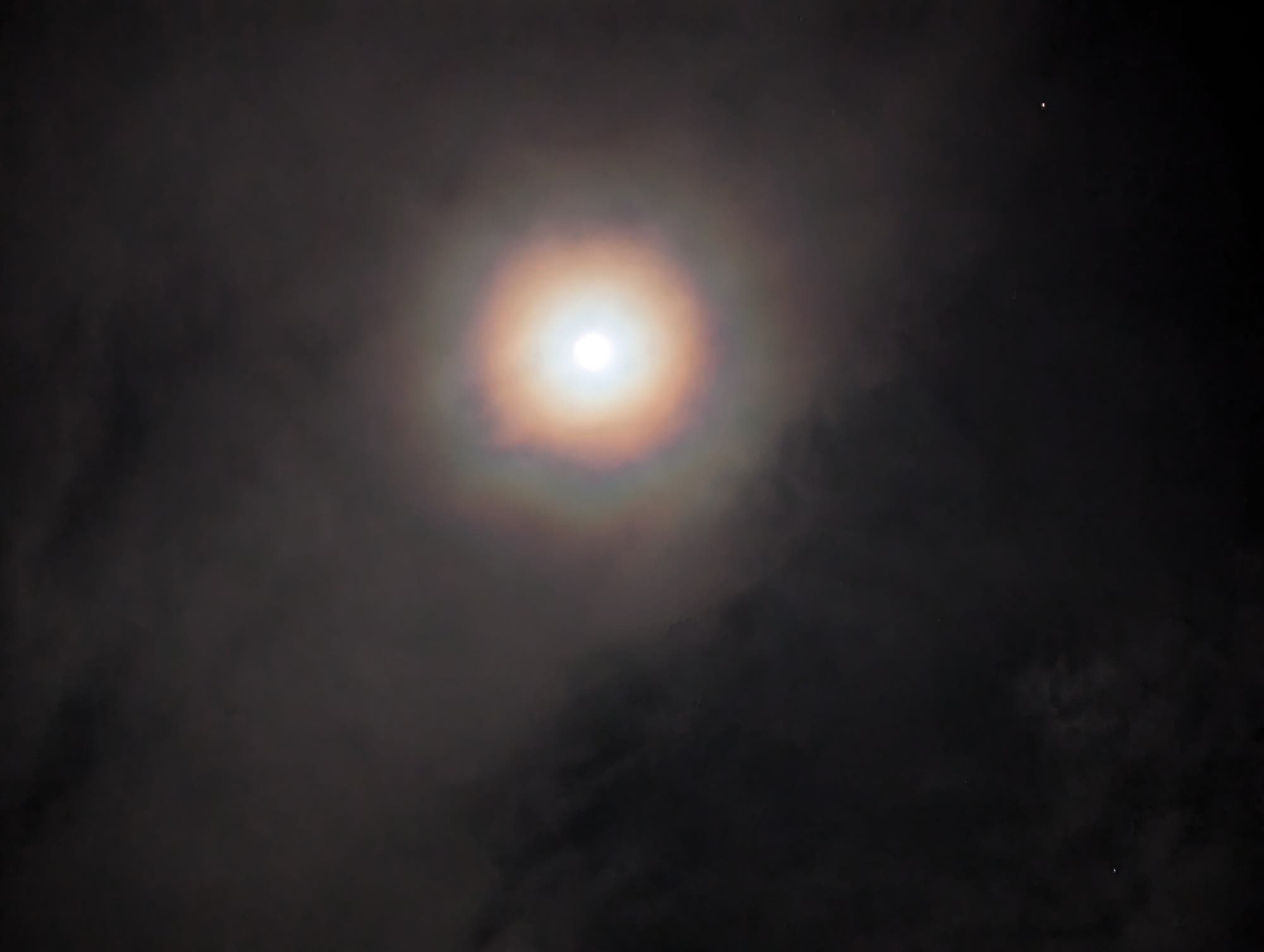 Mond mit einer Corona