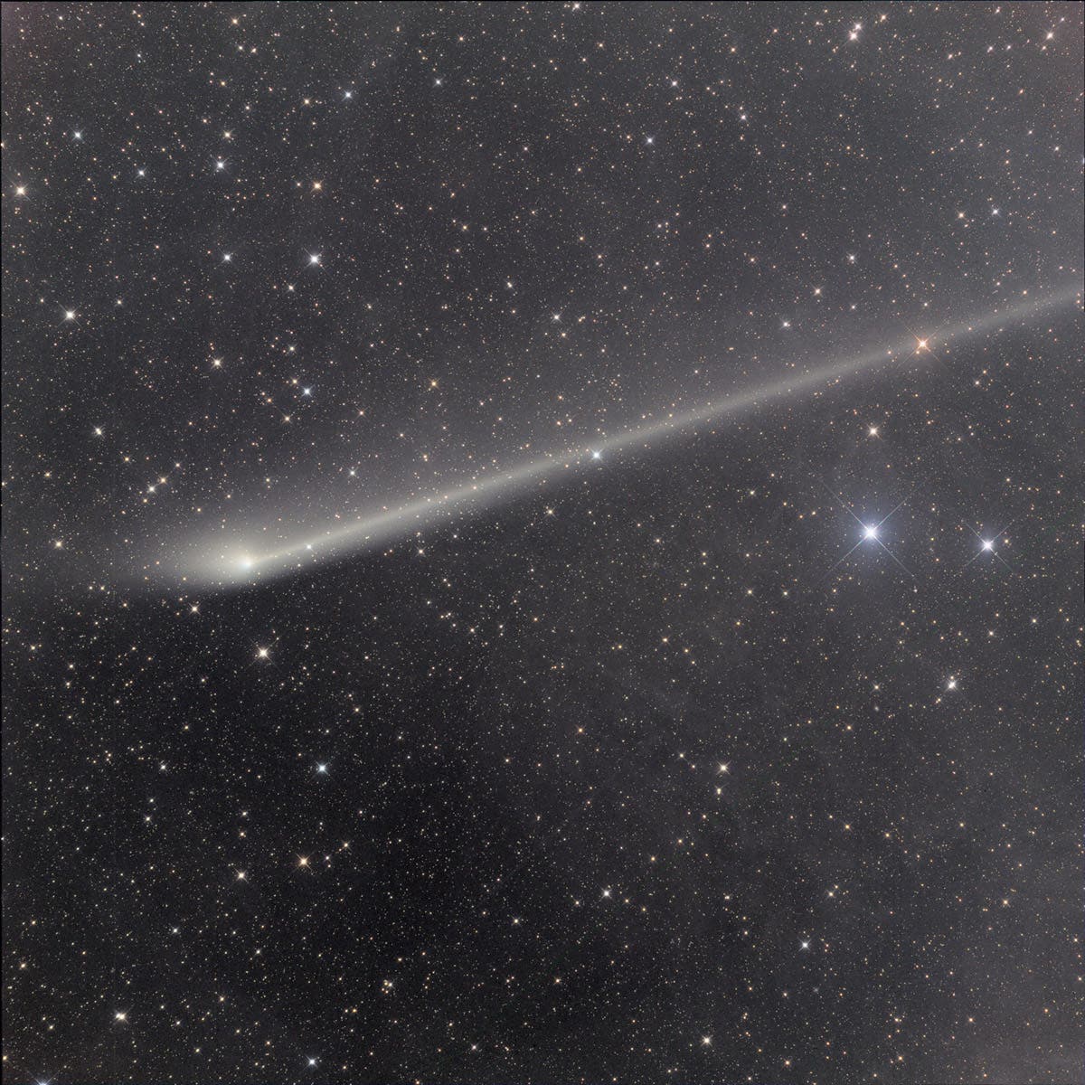 Komet C/2011 L4 (PANSTARRS) und galaktischer Zirrus