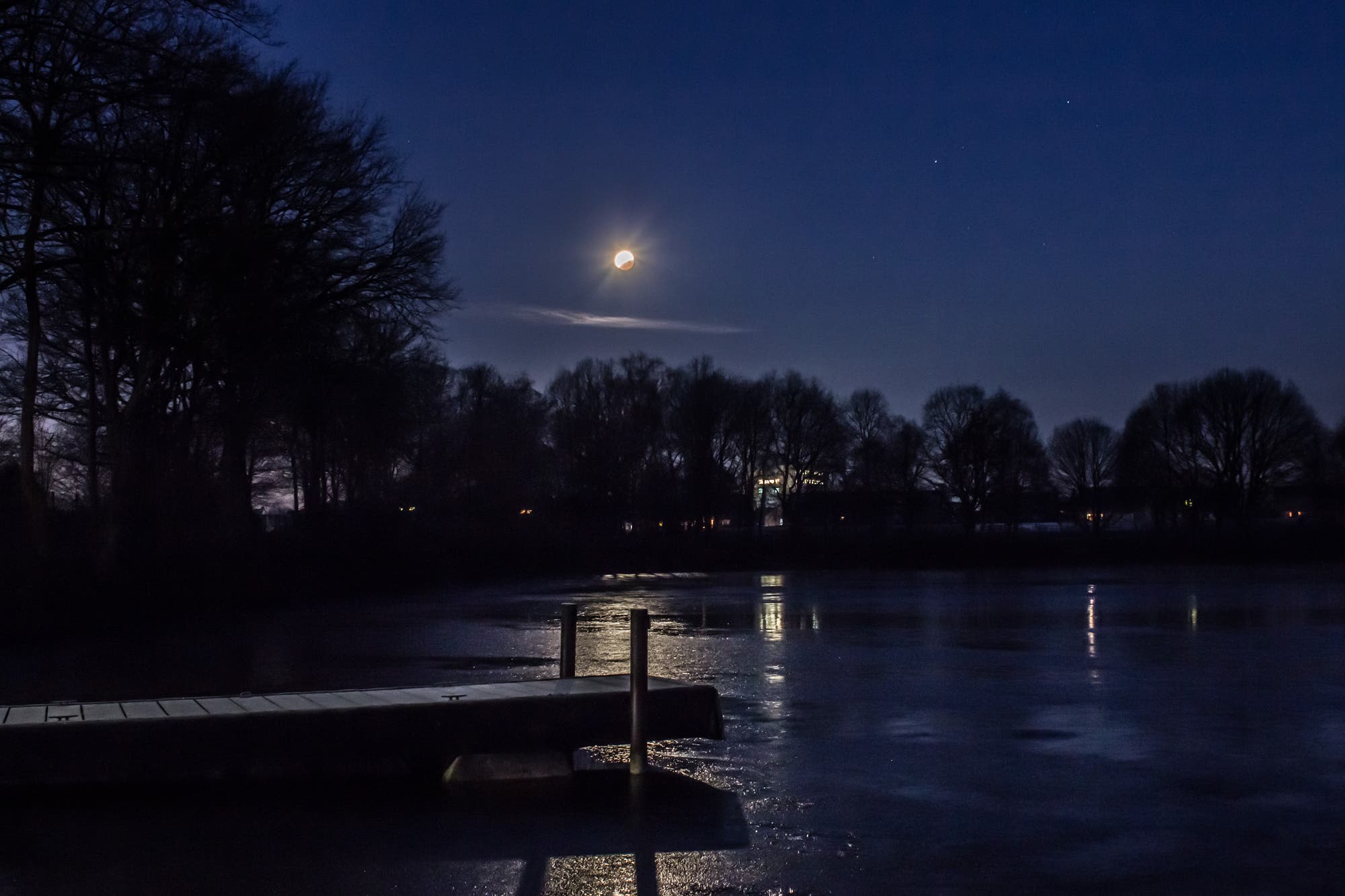 Mondfinsternis über dem Halterner See