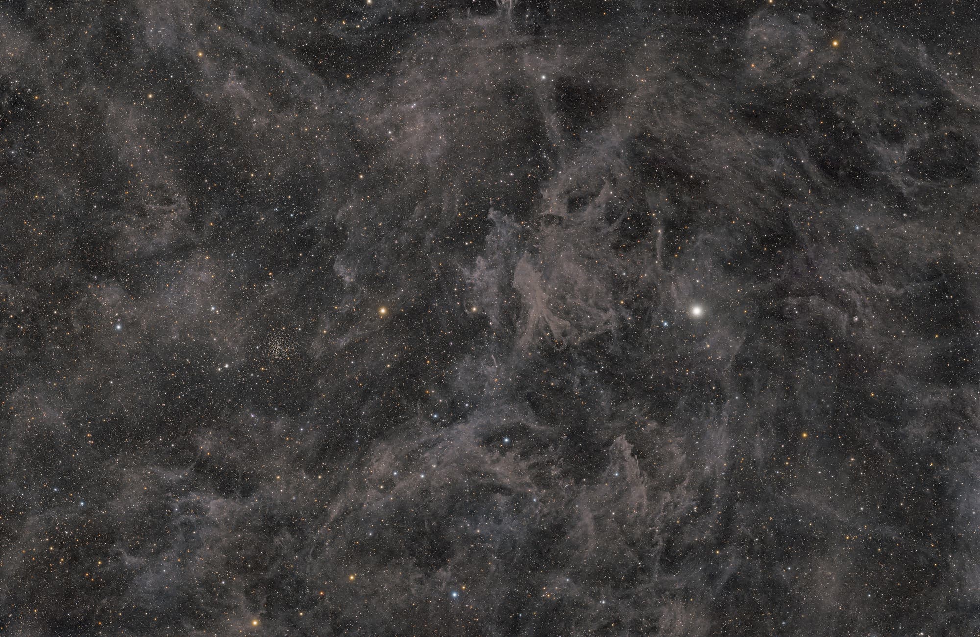 Polaris und sein staubiges Umfeld