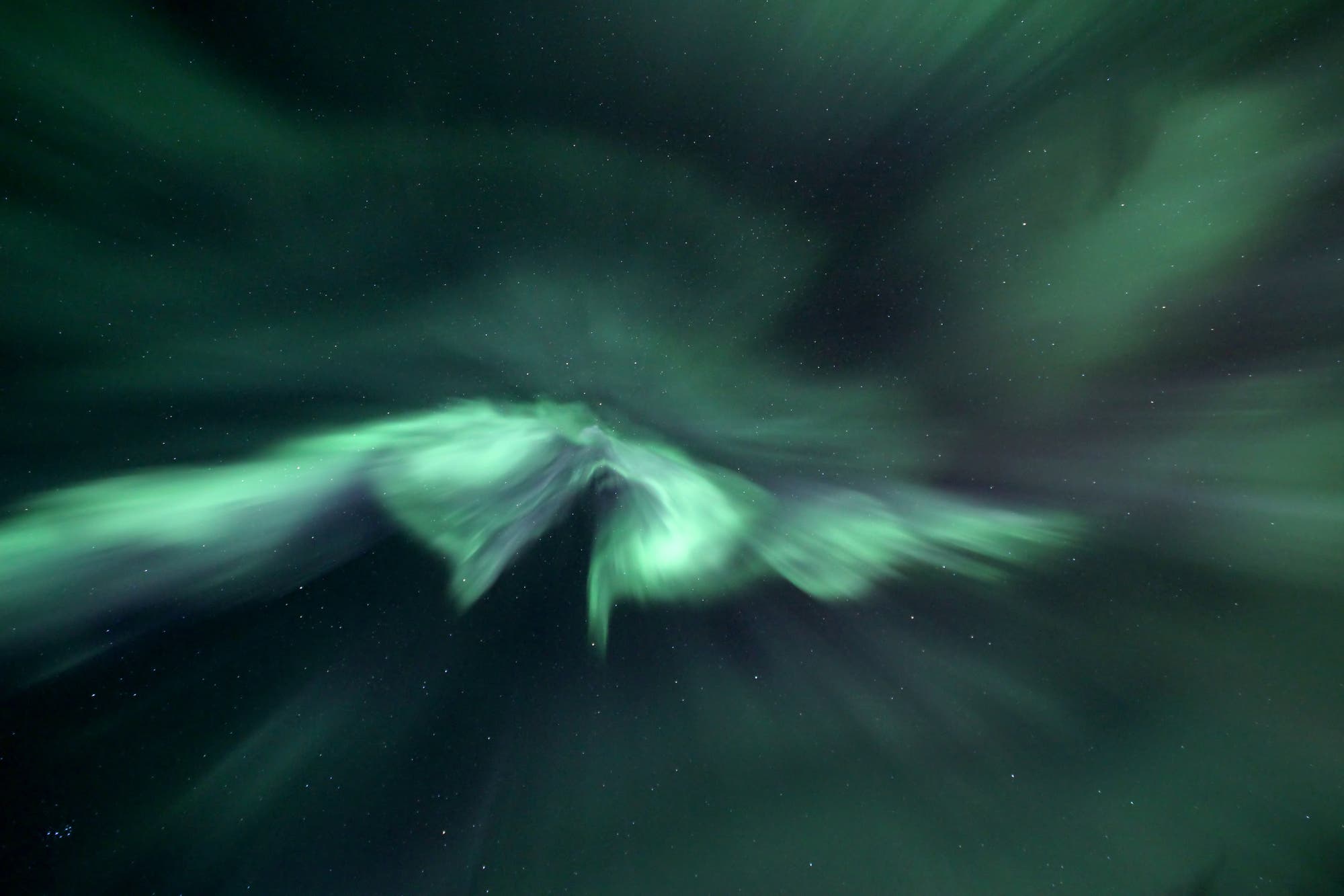 Polarlichtkorona am Lofotenhimmel