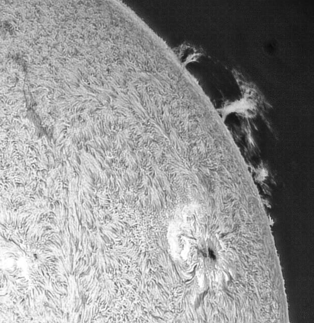 Große Protuberanz am westlichen Sonnenrand