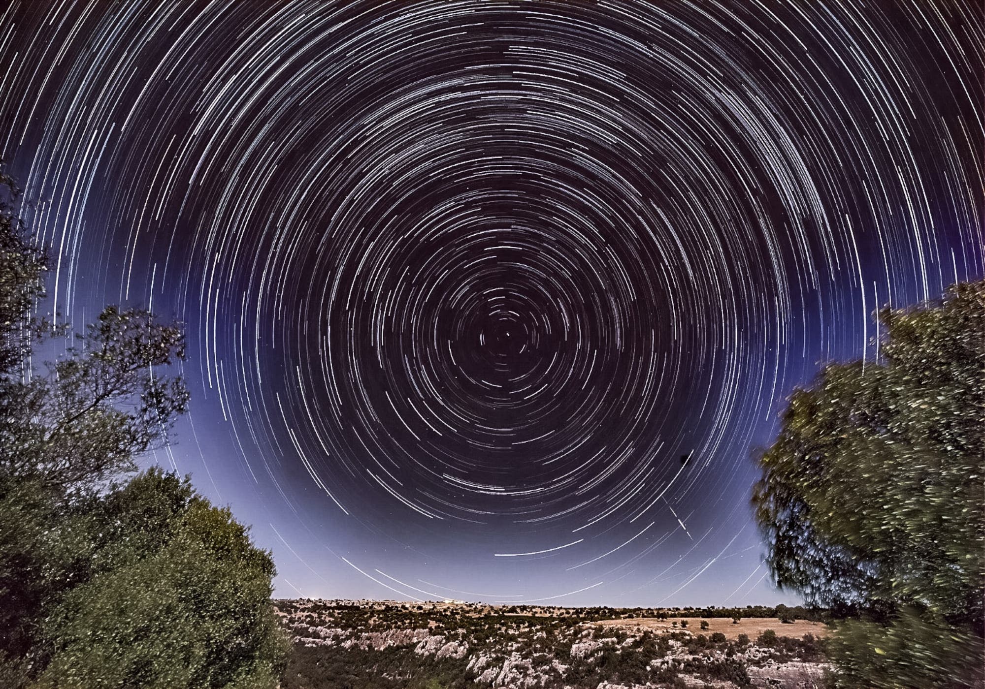 Meteor passage on the Horizon over the modica countryside - Right Sicily-Italy 