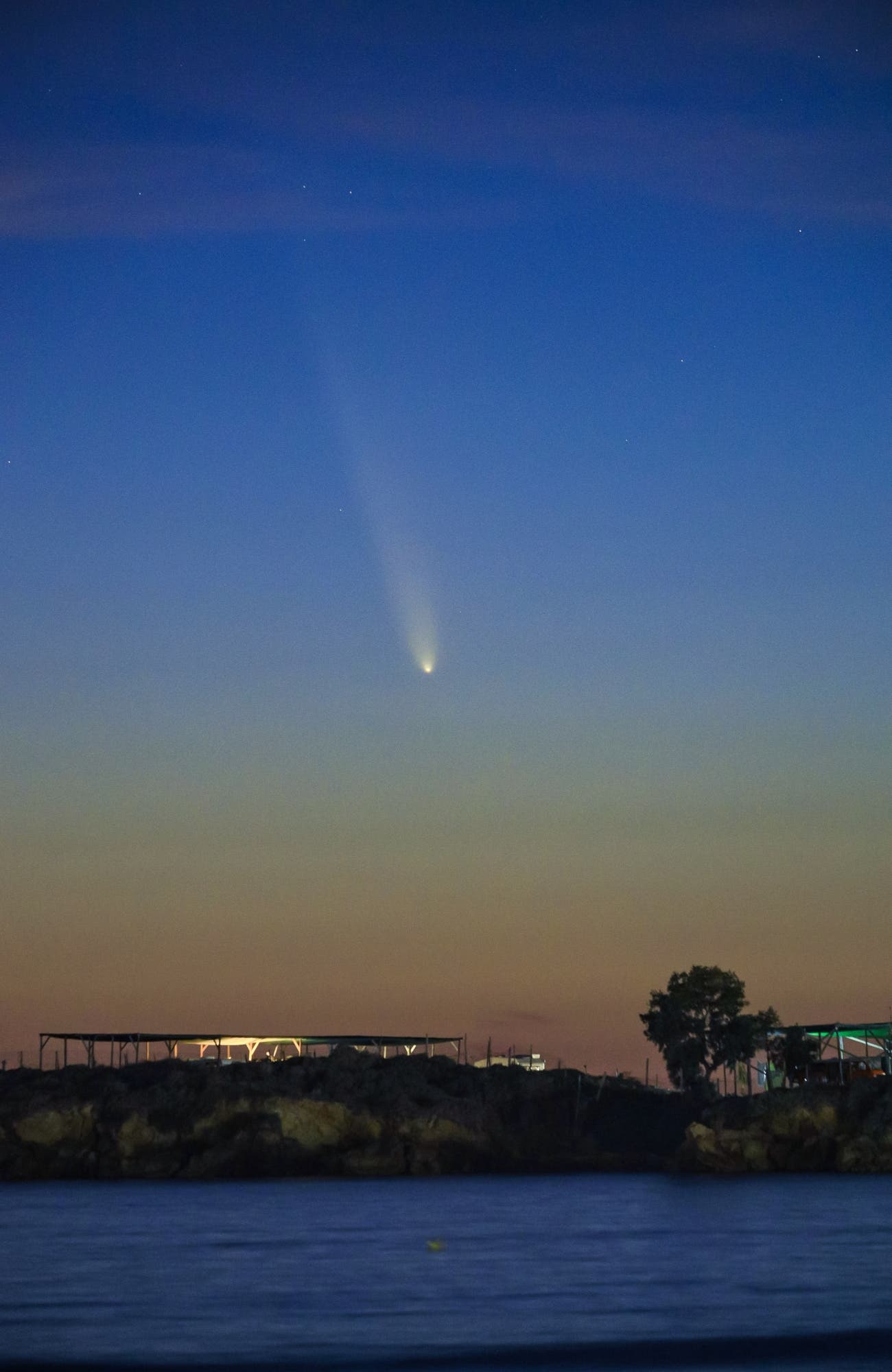 The Comet that sets on the sicilian Sea 