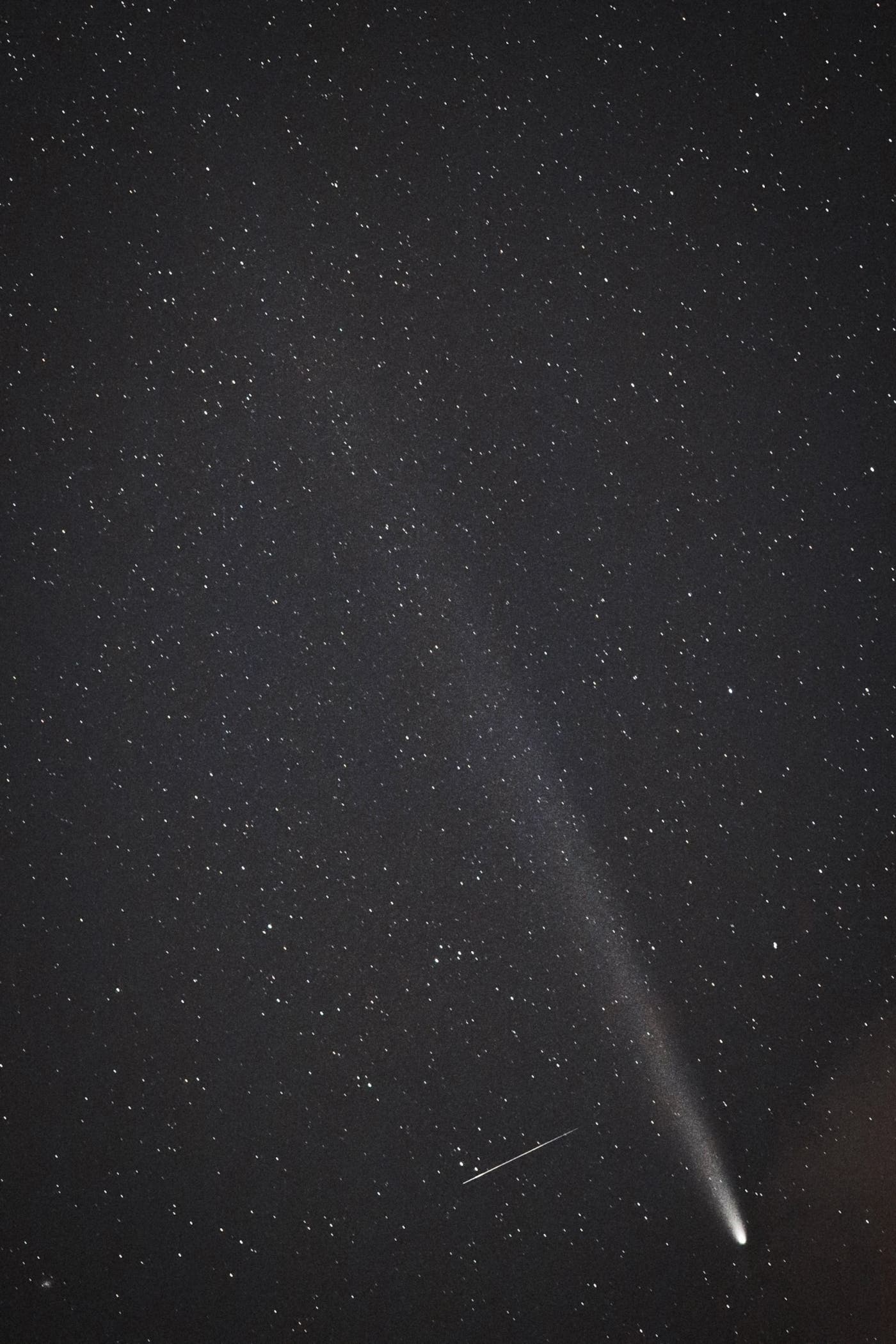 Meteor passage in front of the Comet Atlas Etna MT 2000