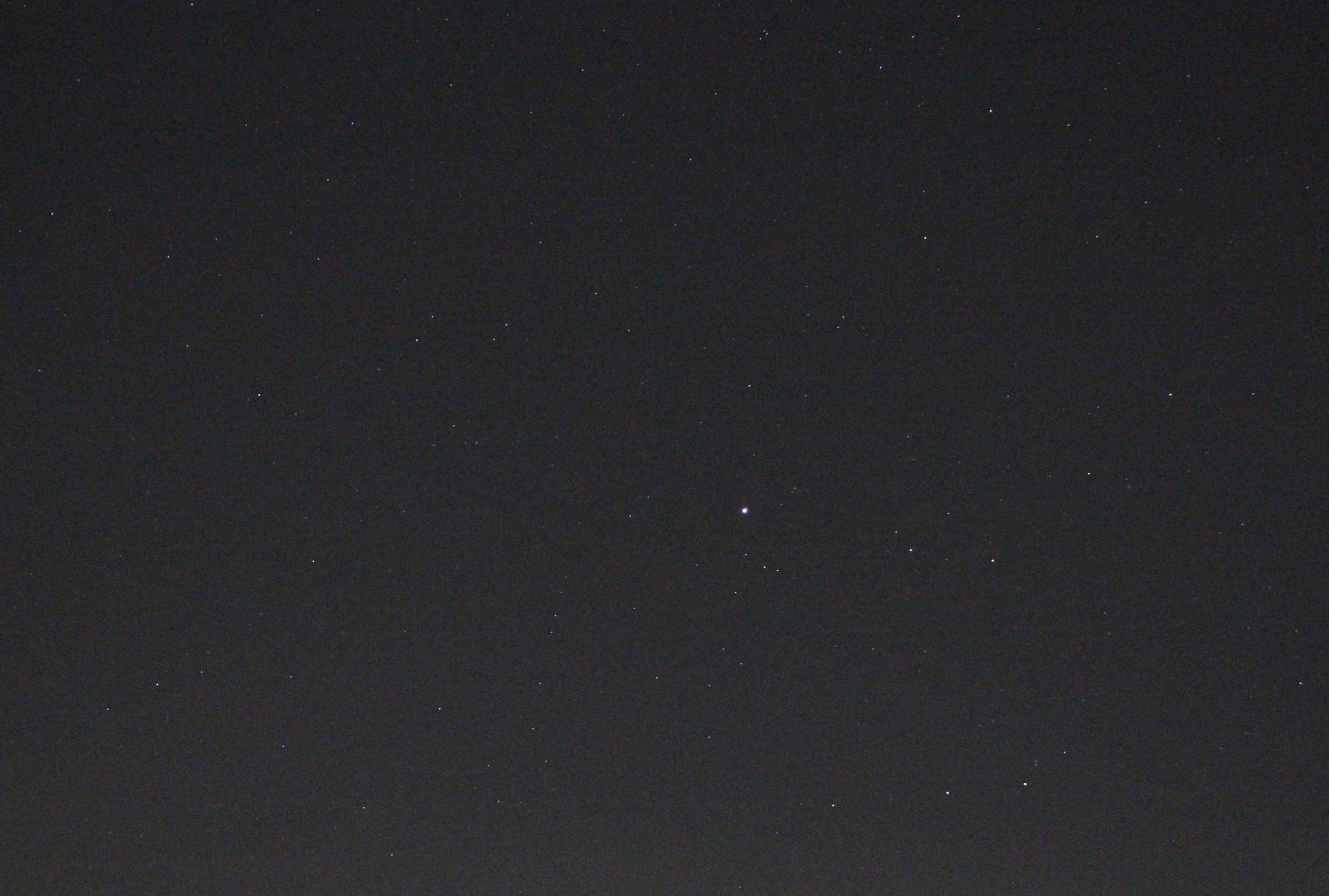 Zweite Konjunktion zwischen Saturn und Neptun mit längerer Brennweite