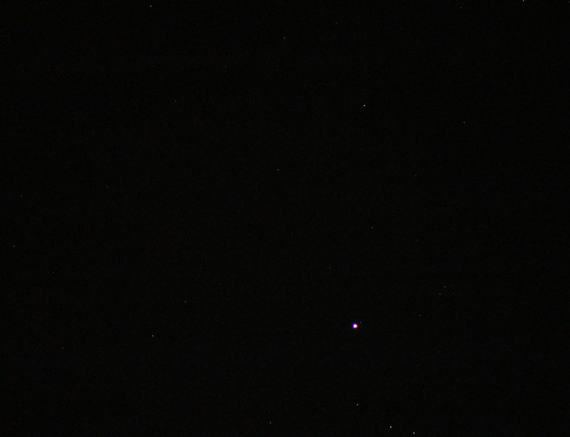 Zweite Konjunktion zwischen Saturn und Neptun mit sehr langer Brennweite