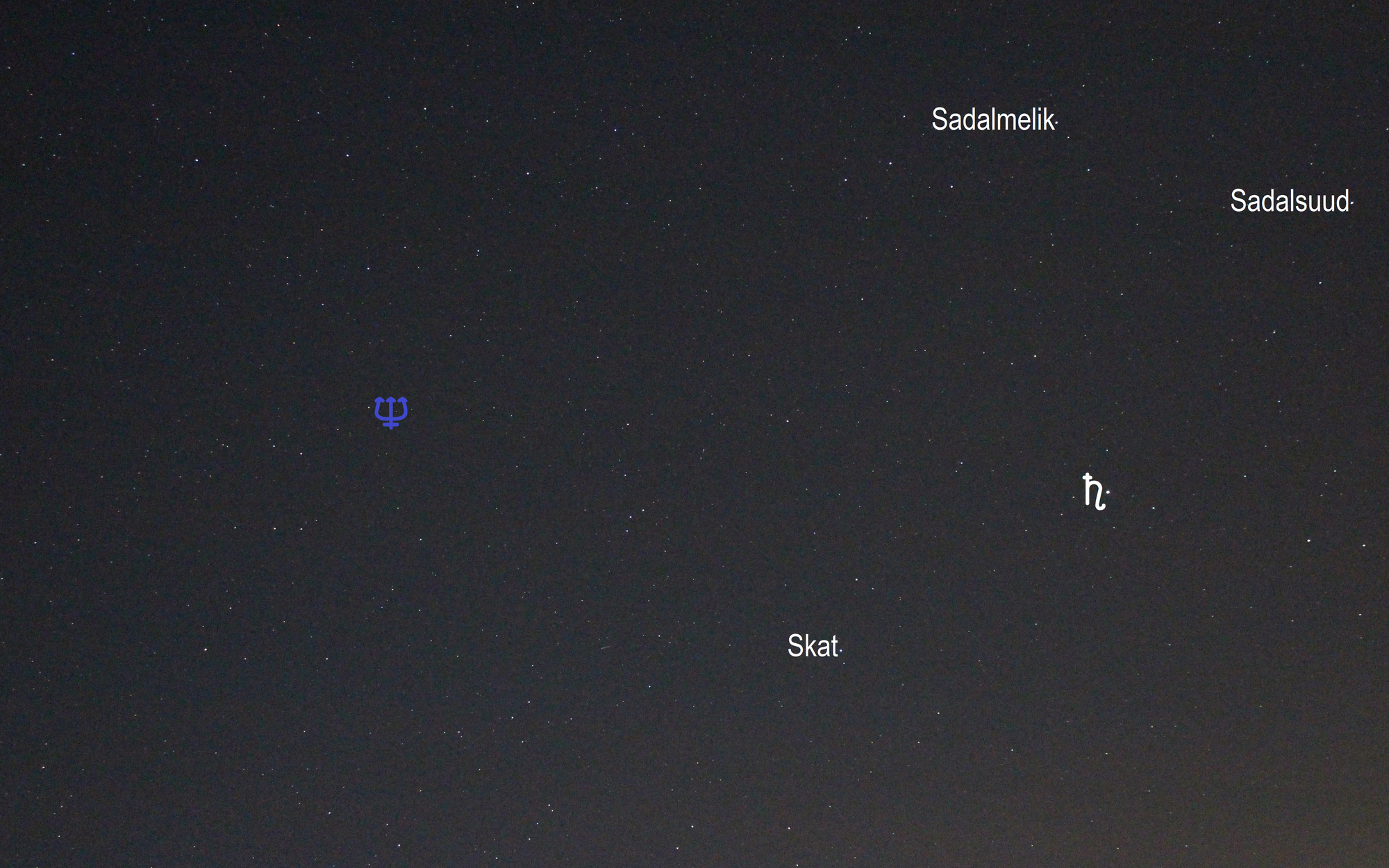 Saturn im Sternbild Wassermann (Objekte beschriftet)