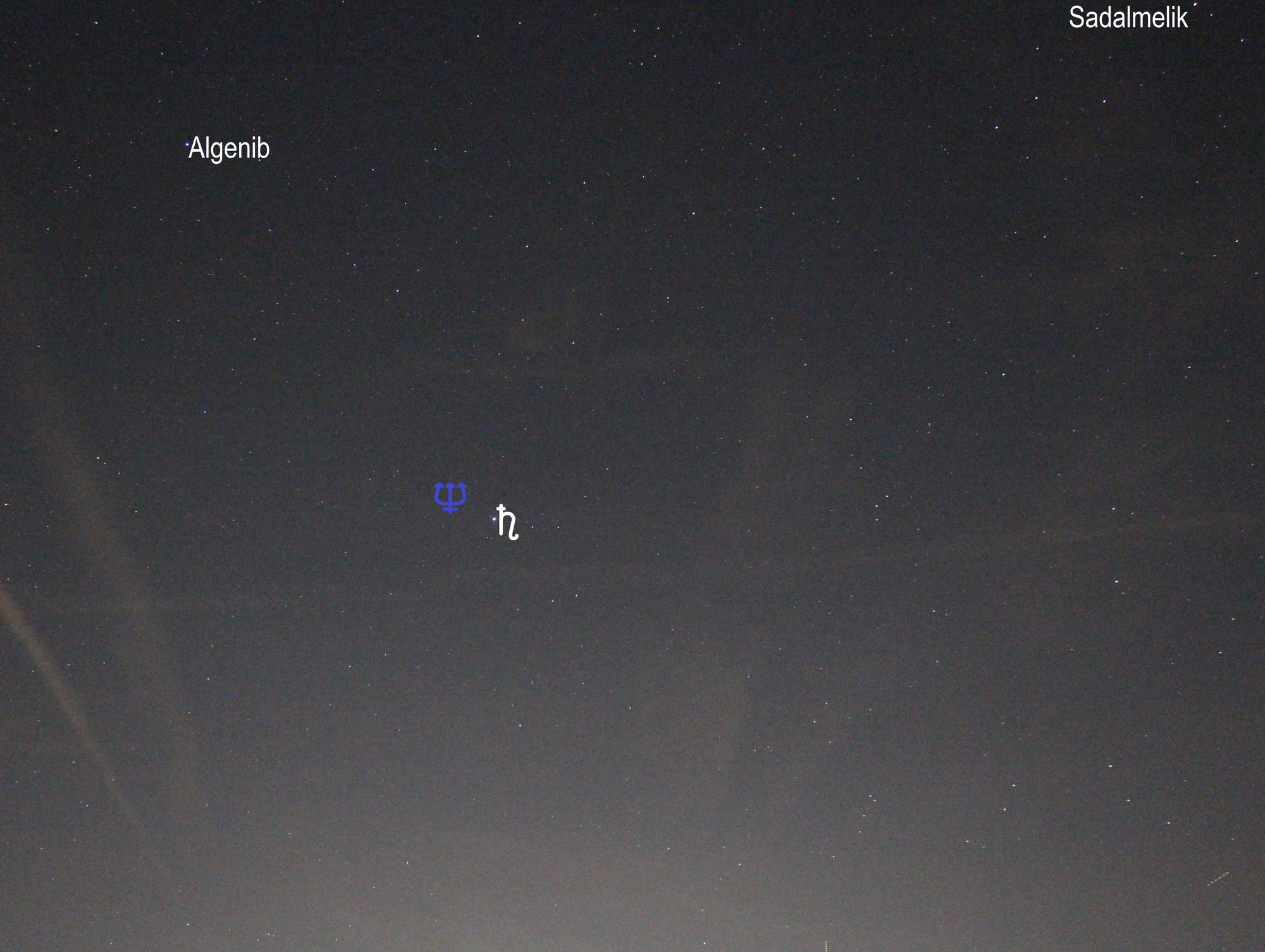 Saturn im Sternbild Fische (Objekte beschriftet)