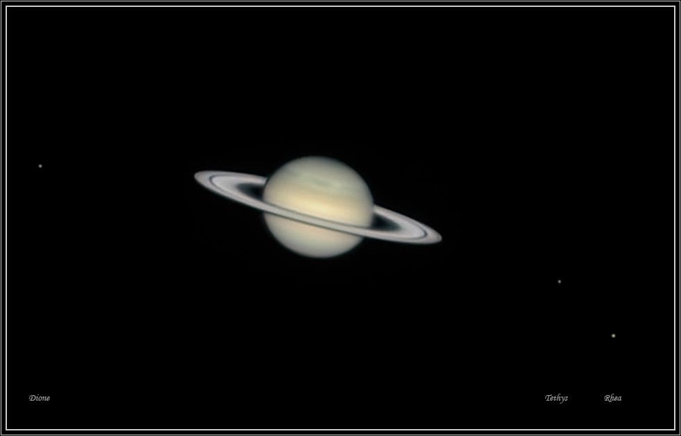 Saturn am 20.4.2011, mit Dione, Tethys und Rhea