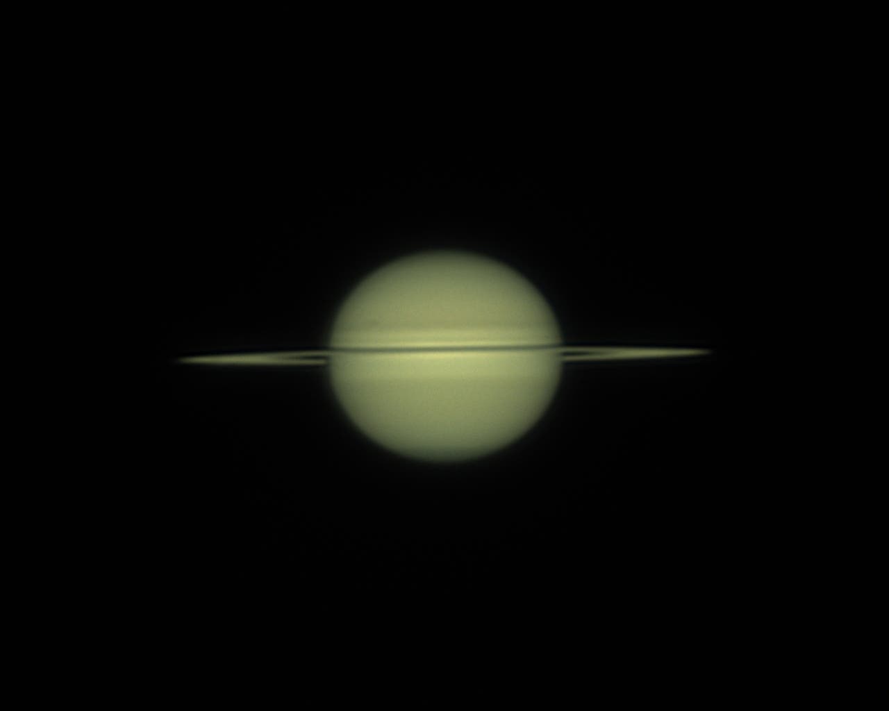 Saturn mit Mondschatten von Rhea