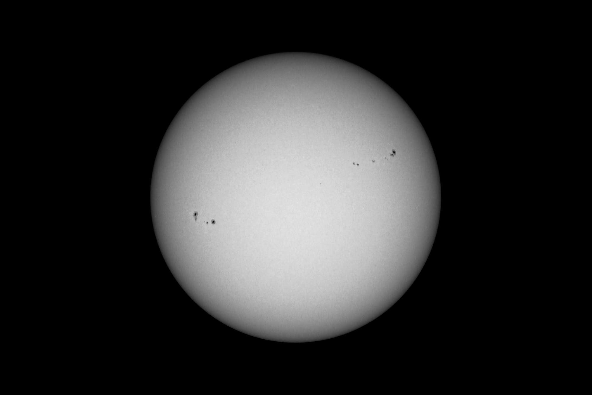 Sonne mit Fleckengruppen AR 2671 und AR 2672