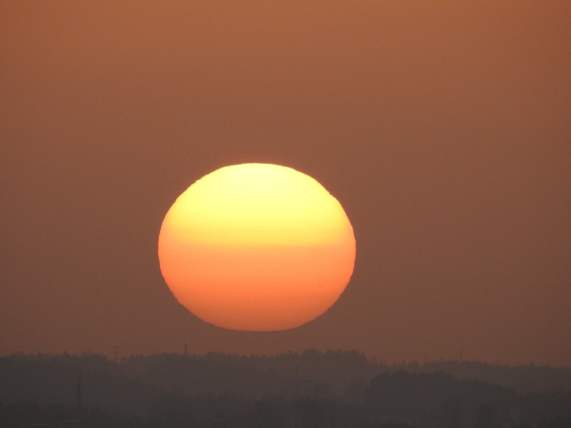 Untergehende Sonne durch Saharastaub am 25. Februar 2021