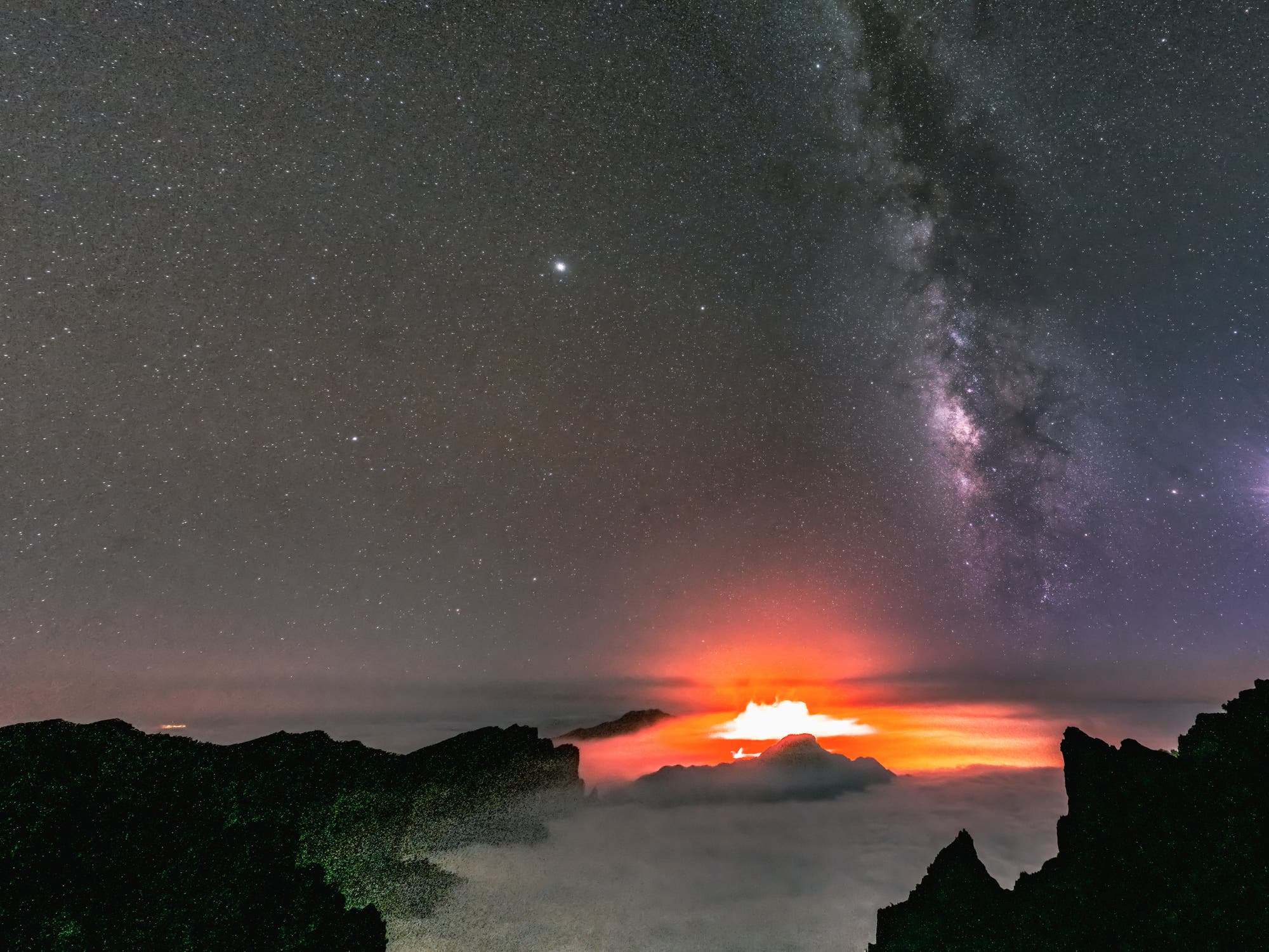 Milchstraße über dem Vulkan von La Palma
