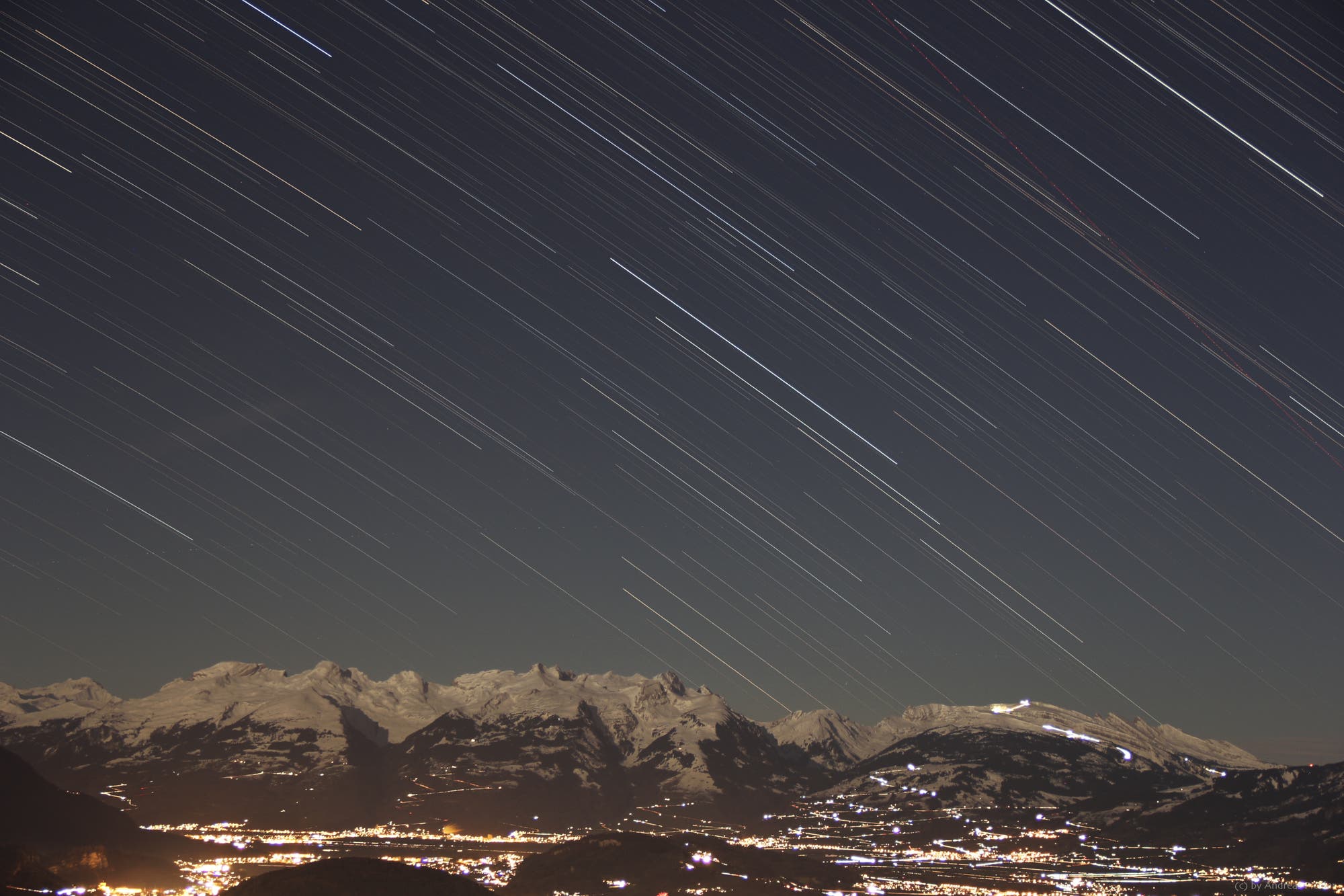 Sternstrichspuren über dem Alpenrheintal