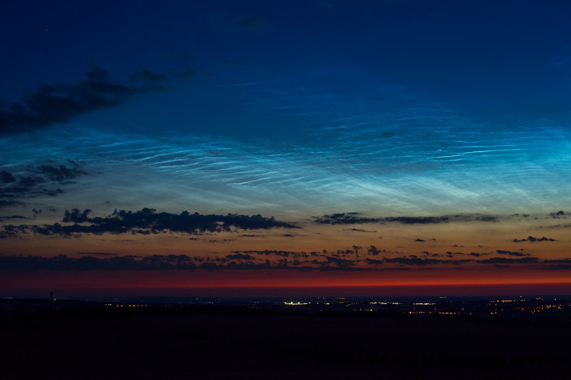 Leuchtende Nachtwolken I