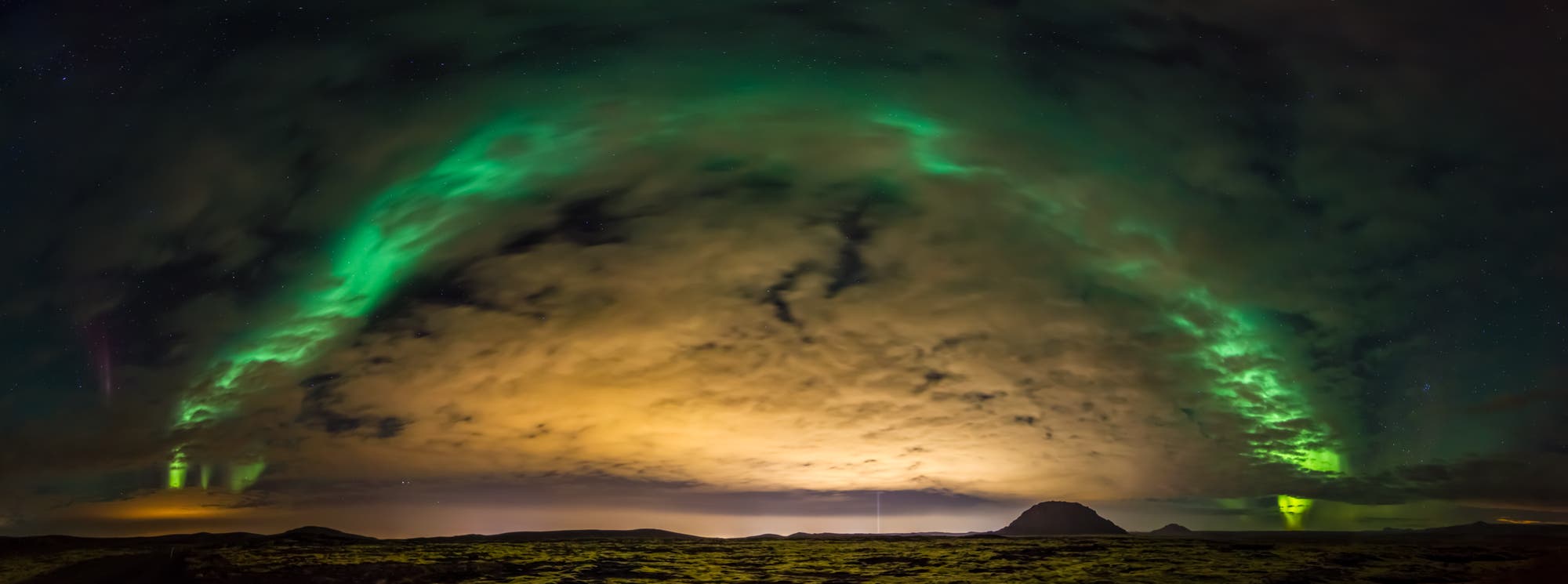 Der Grüne Bogen über Reykjavik