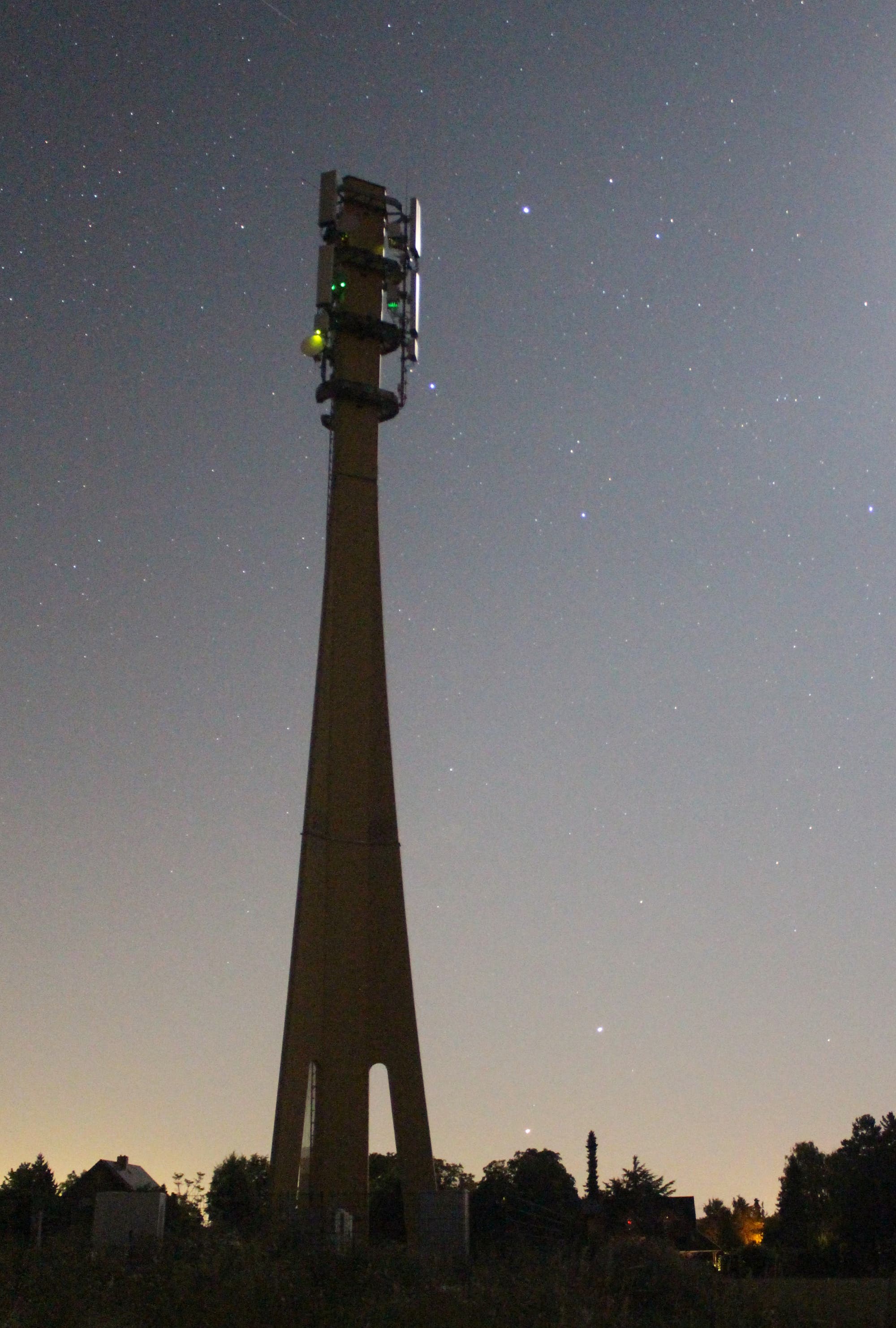 Venus und Jupiter neben dem Mobilfunkturm Bechtolsheim
