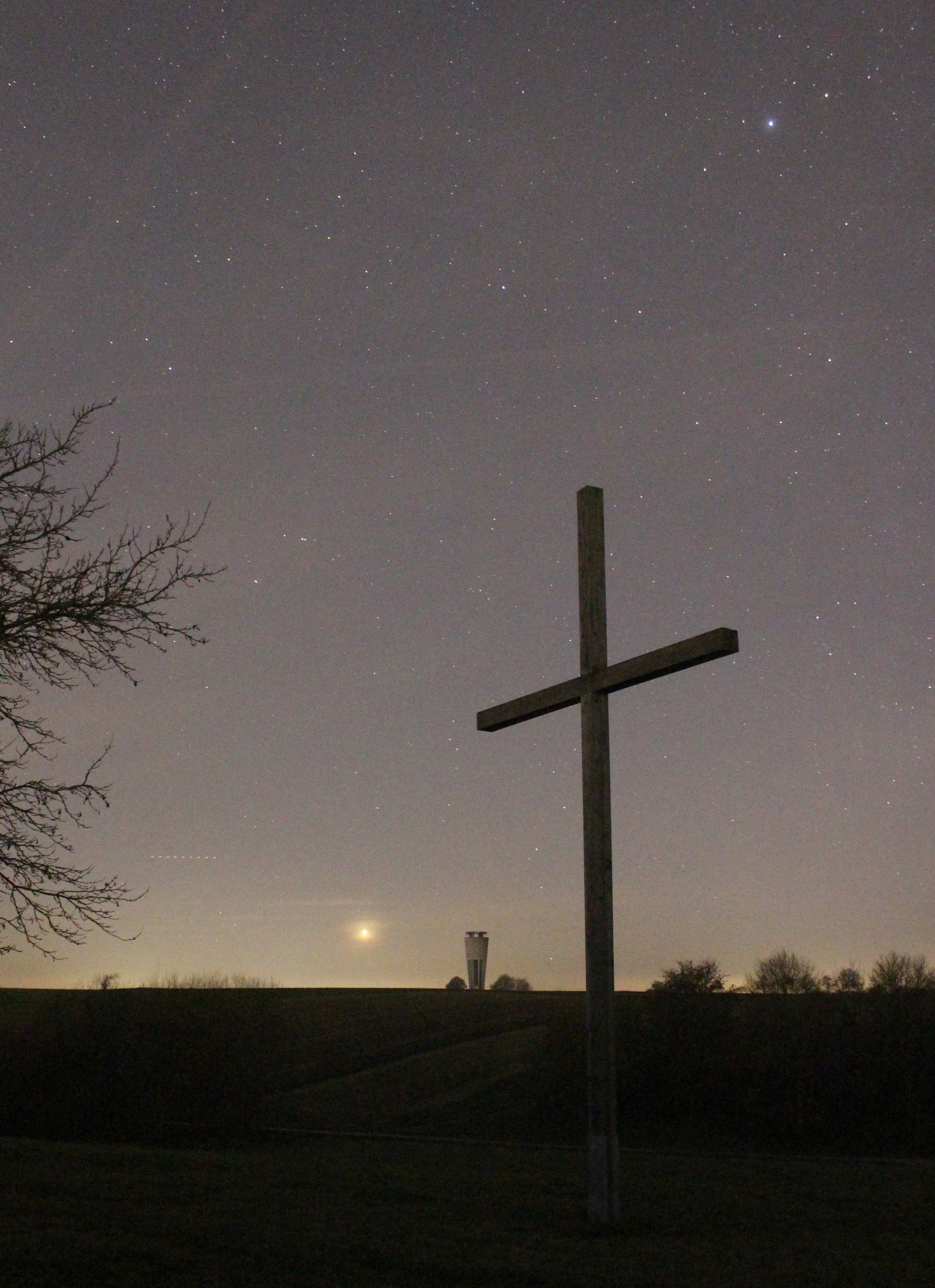 Venus neben dem Osterkreuz Hülben