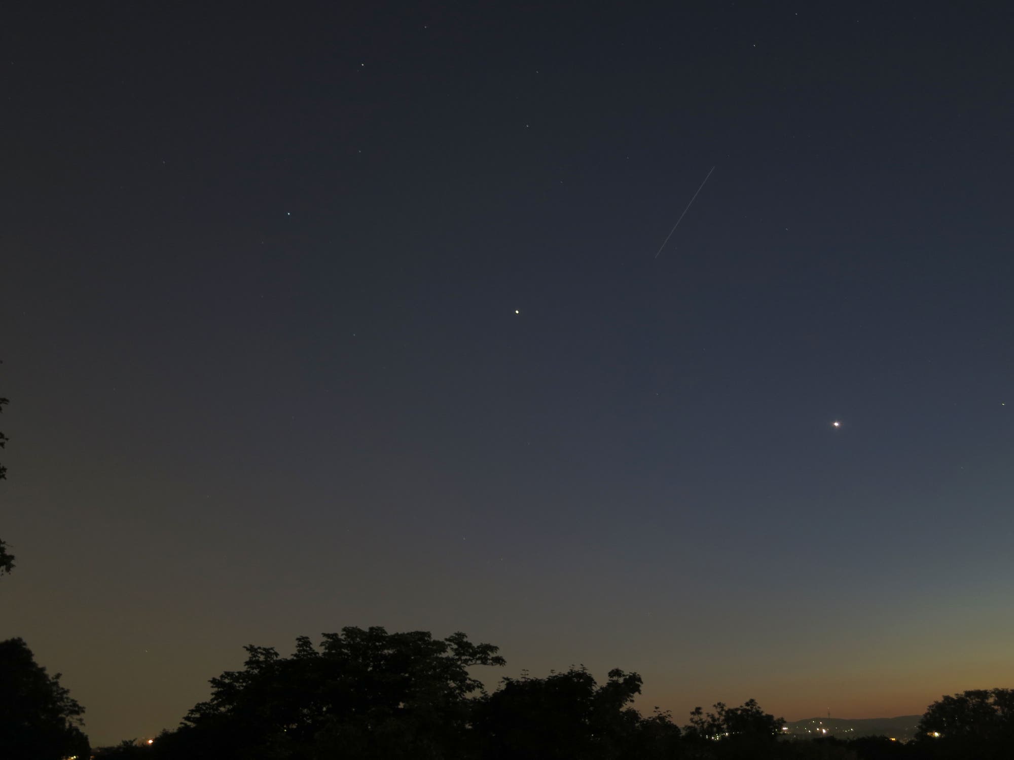 Jupiter, Venus und ISS über Wien