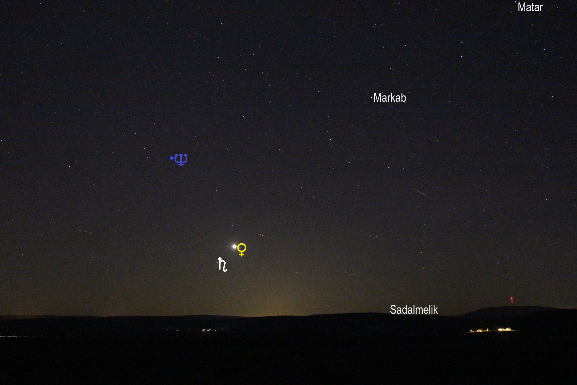 Konjunktion zwischen Venus und Saturn mit mittlerer Brennweite fotografiert