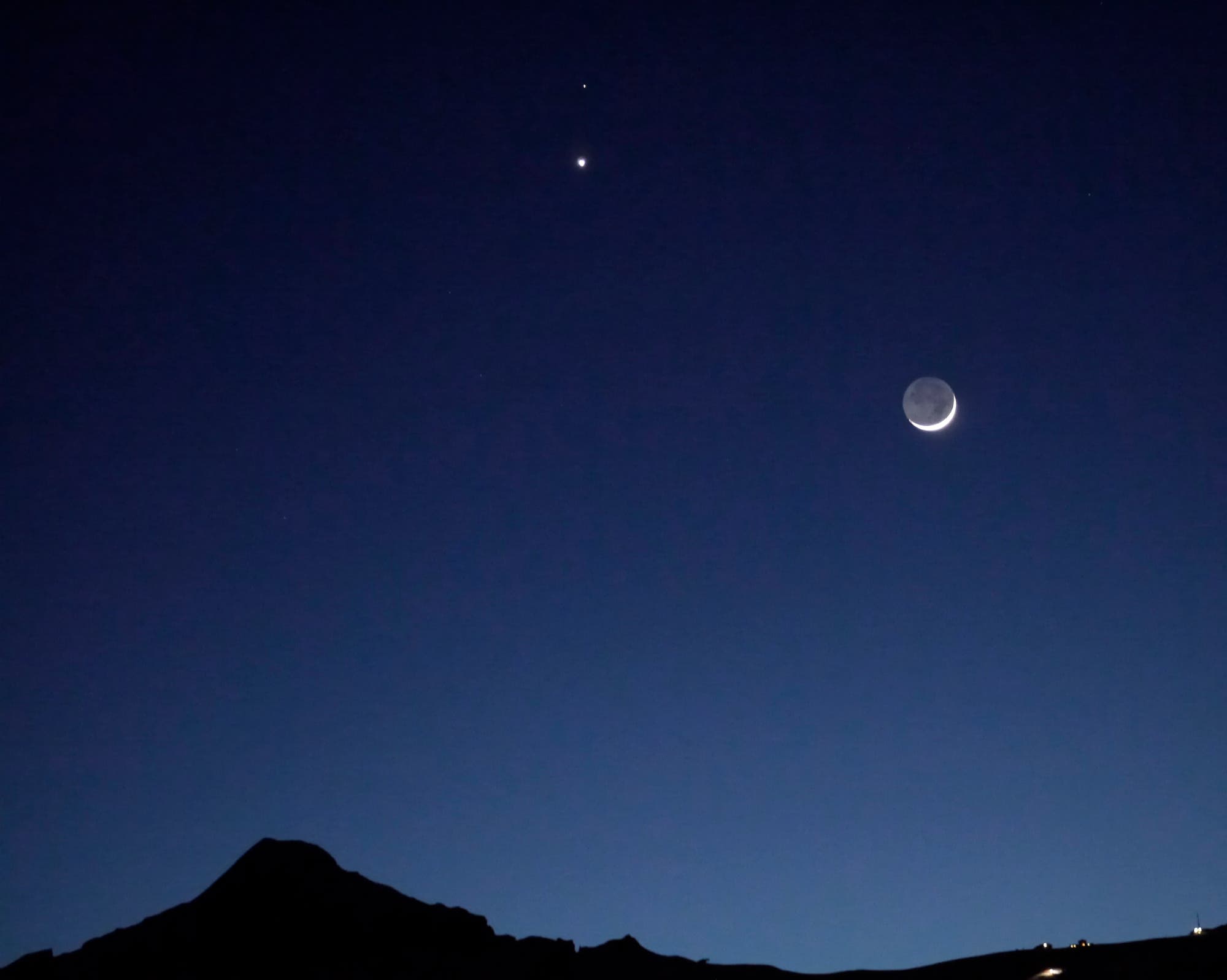 Mond, Venus und Mars über dem Tschuggen