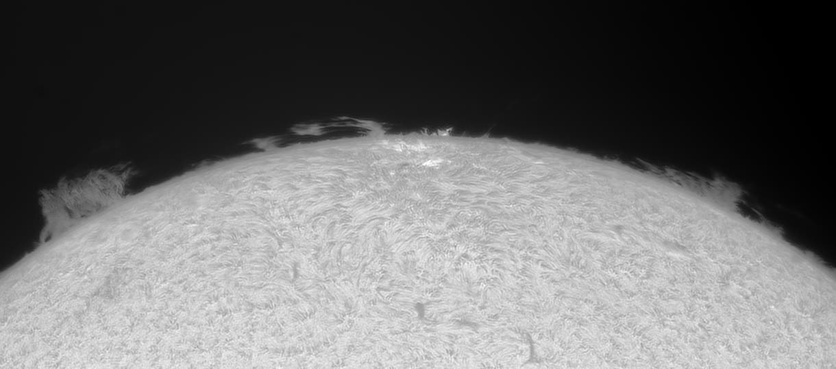 Sonnenrand mit Protuberanzen am 28. Juni 2015