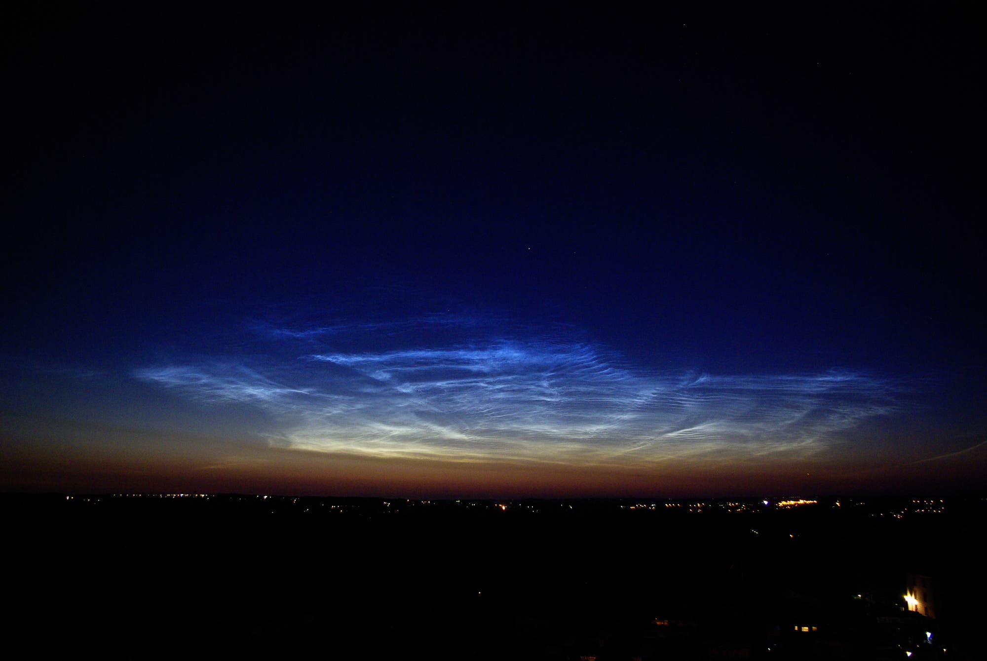 Leuchtende Nachtwolken, aufgenommen von der Sternwarte Remscheid