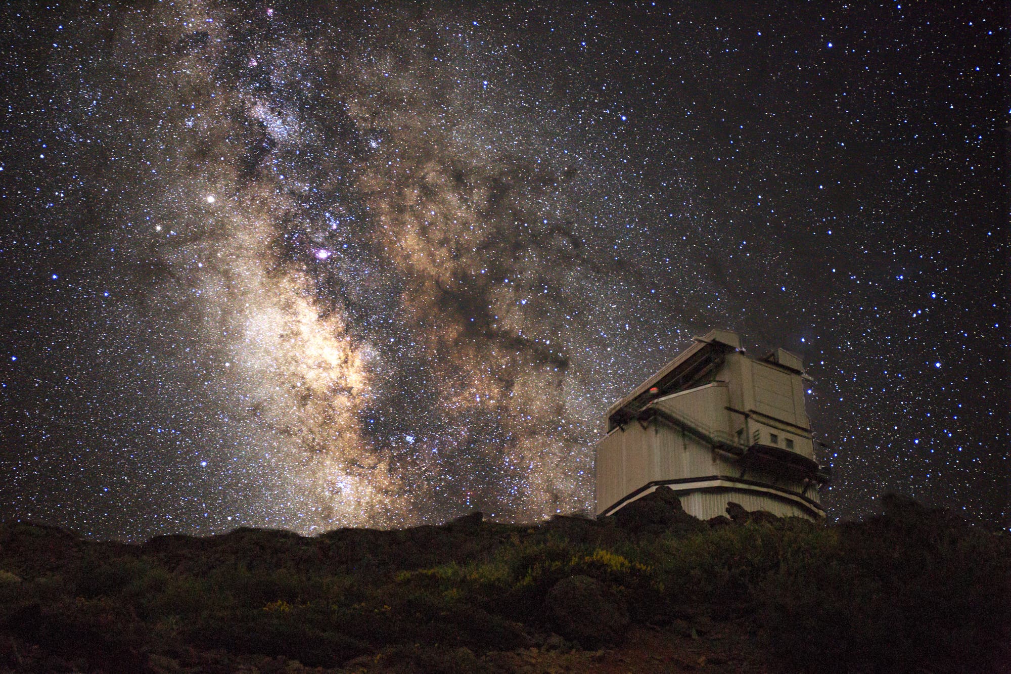 Teleskop Galileo (TNG) auf La Palma mit Milchstraße