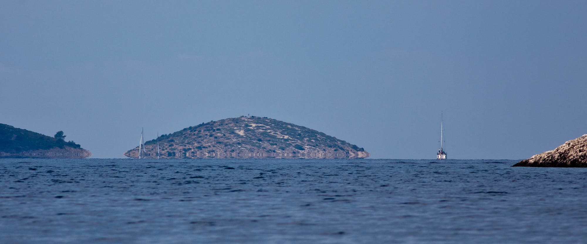 Luftspiegelungen bei der Insel Rava, Kroatien
