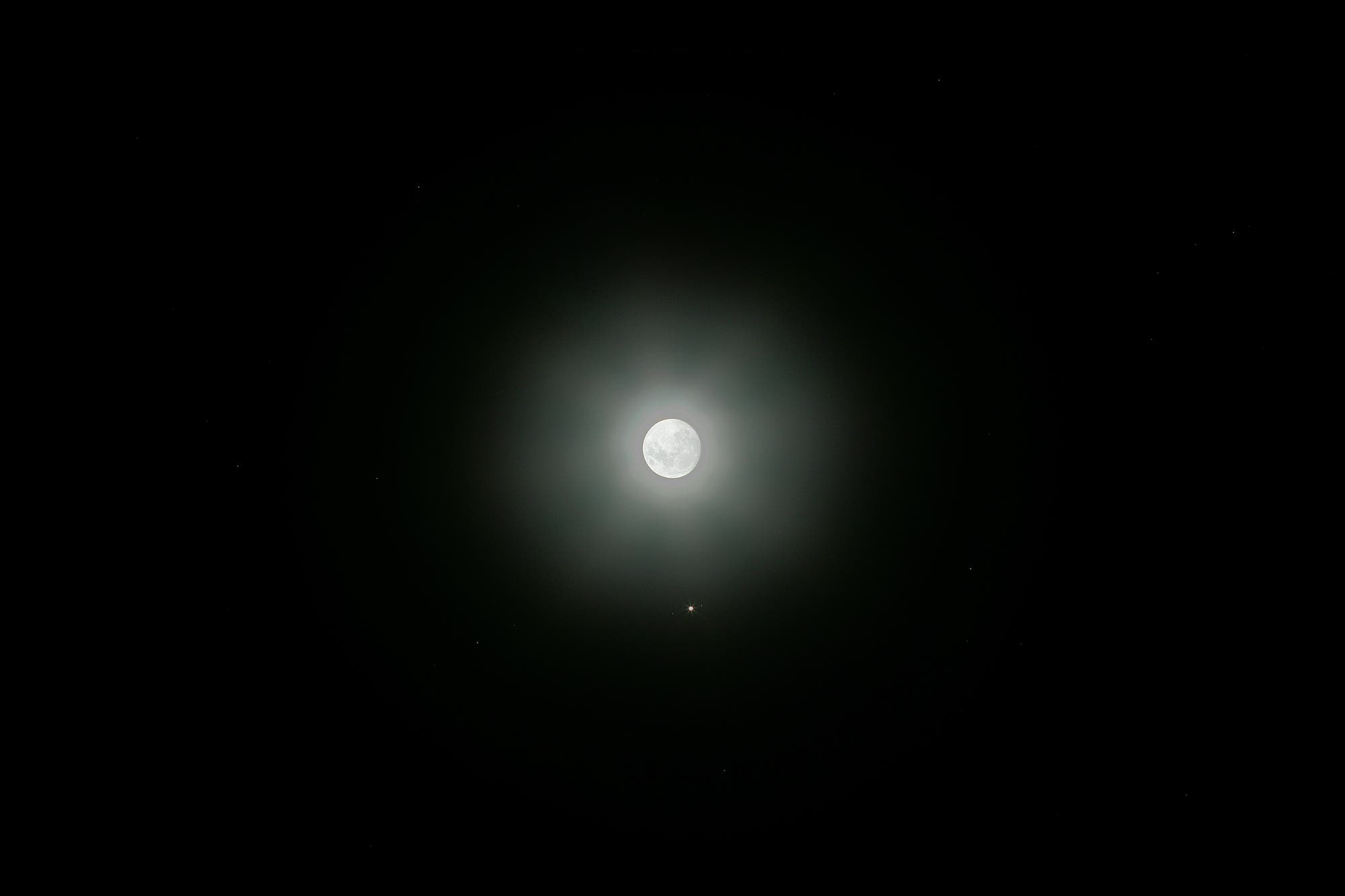 Enge Begegnung von Jupiter und Mond am 21. März 2016
