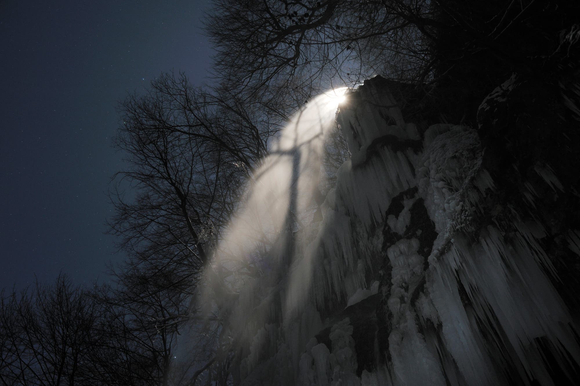 Der Vollmond "im" Uracher Wasserfall