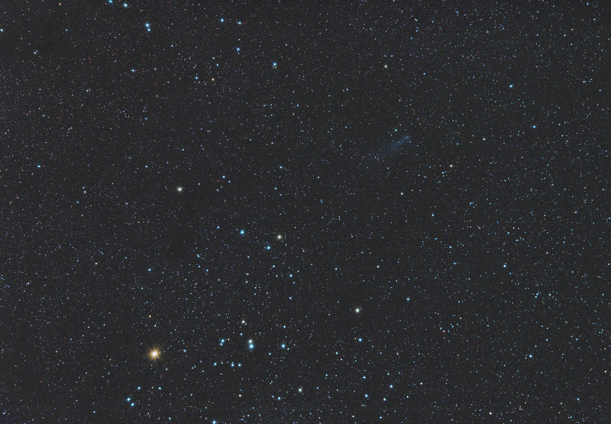Hyaden und Komet C/2016 R2 PANSTARRS