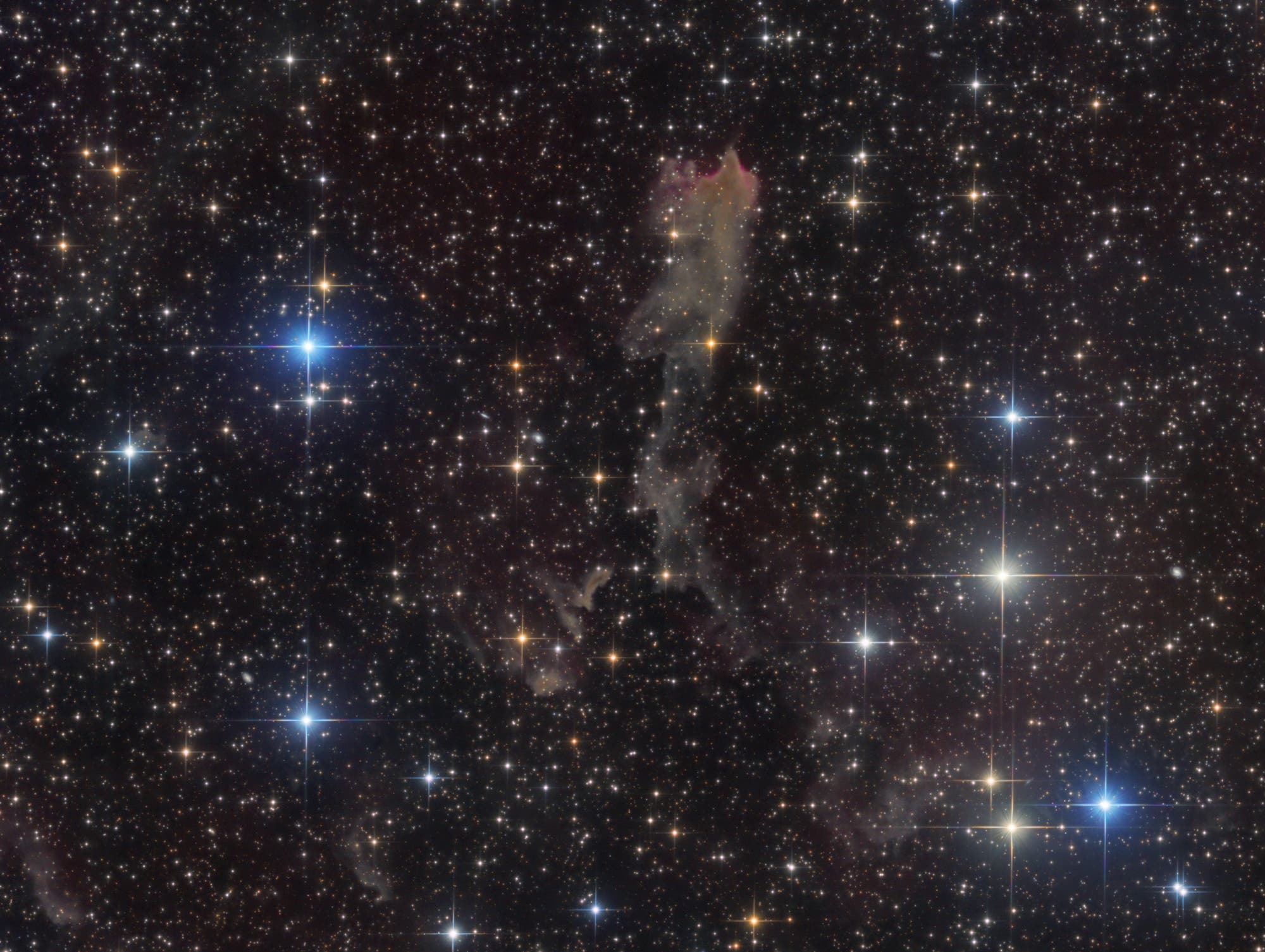 LBN 438 im Sternbild Eidechse
