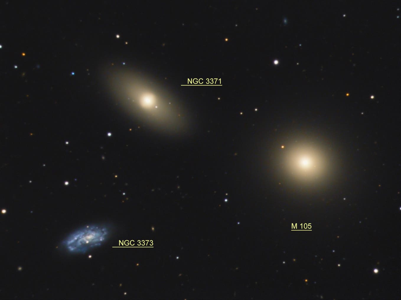 Messier 105, NGC 3371 und NGC 3373 - 2