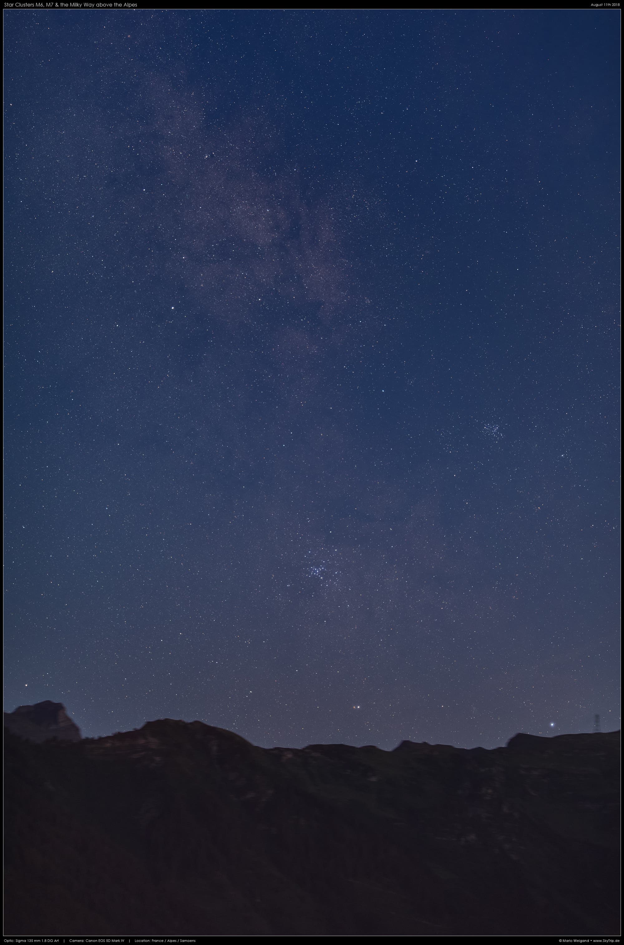 Messier 6 & Messier 7 bei Dämmerung über den Alpen
