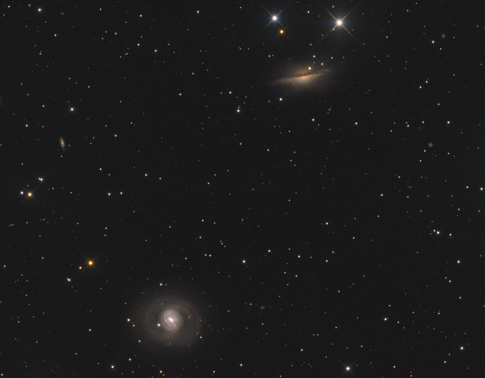 Messier 77 und NGC 1055