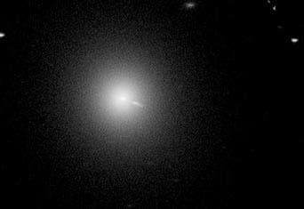 Jet in elliptischer Galaxie mit Schwarzem Loch