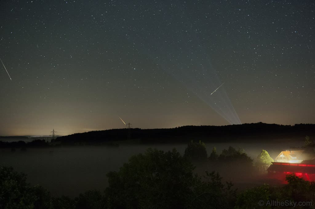 Meteore und ein Skybeamer