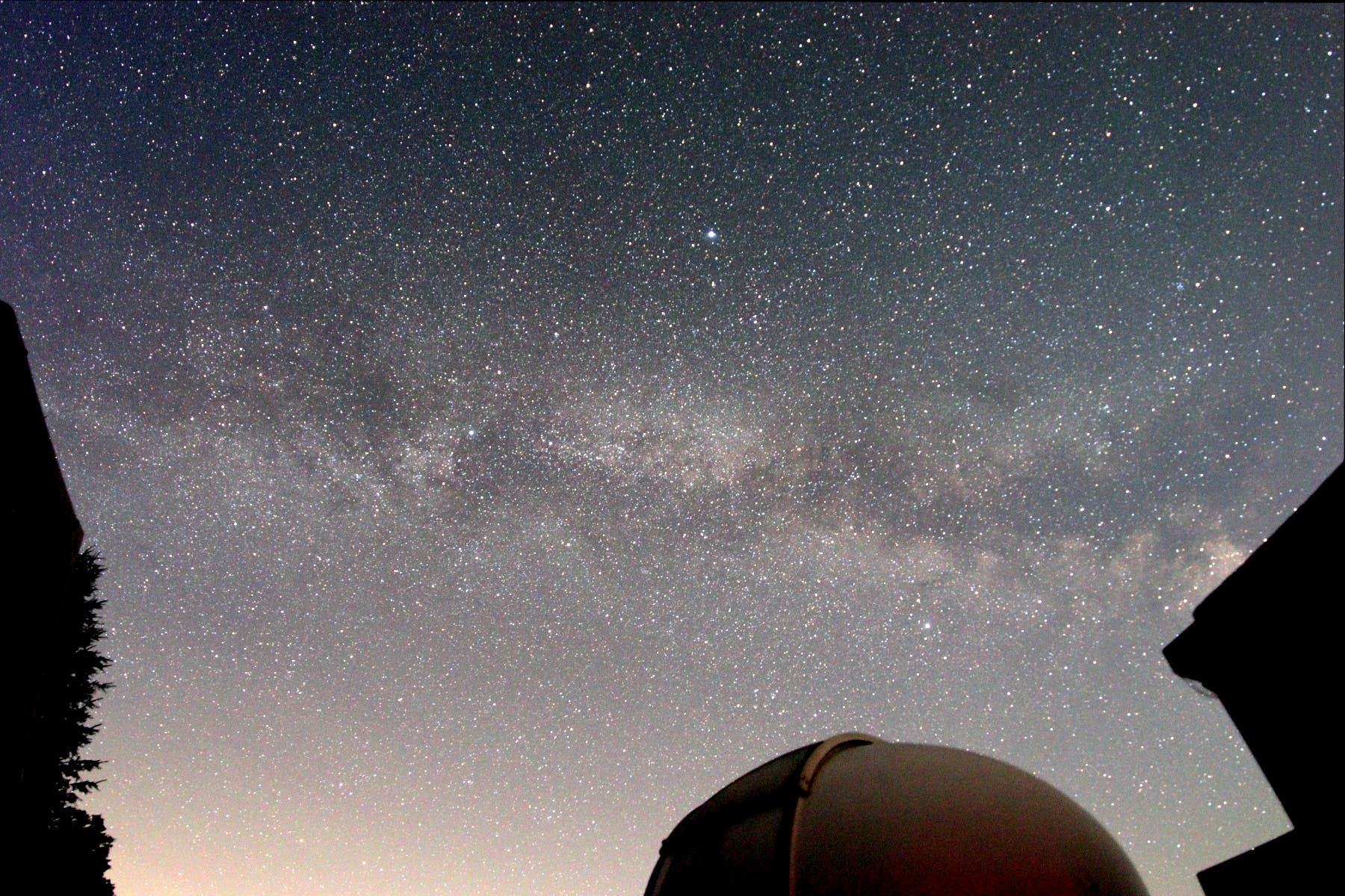 Perseidennacht-Milchstraße über Little Palomar Observatory