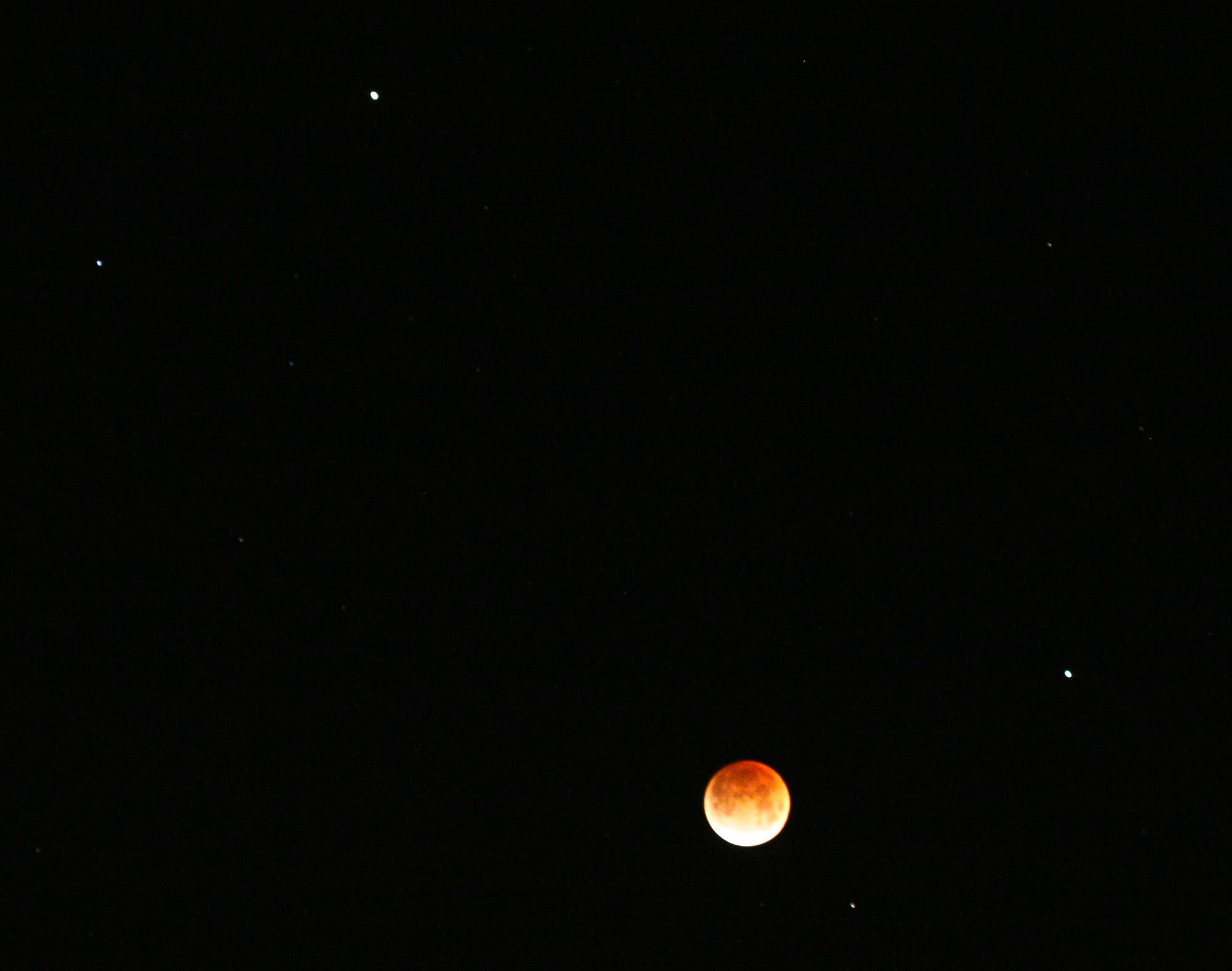 Mondfinsternis mit Regulus und Saturn