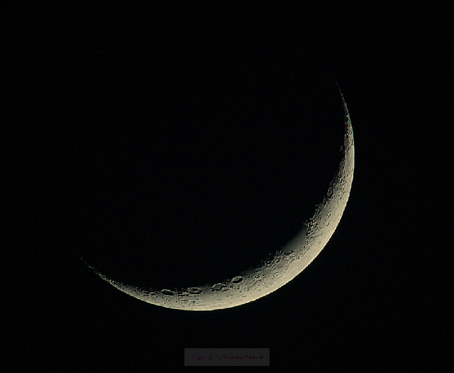 Mond mit 500-mm-Teleobjektiv am 2. April 2014