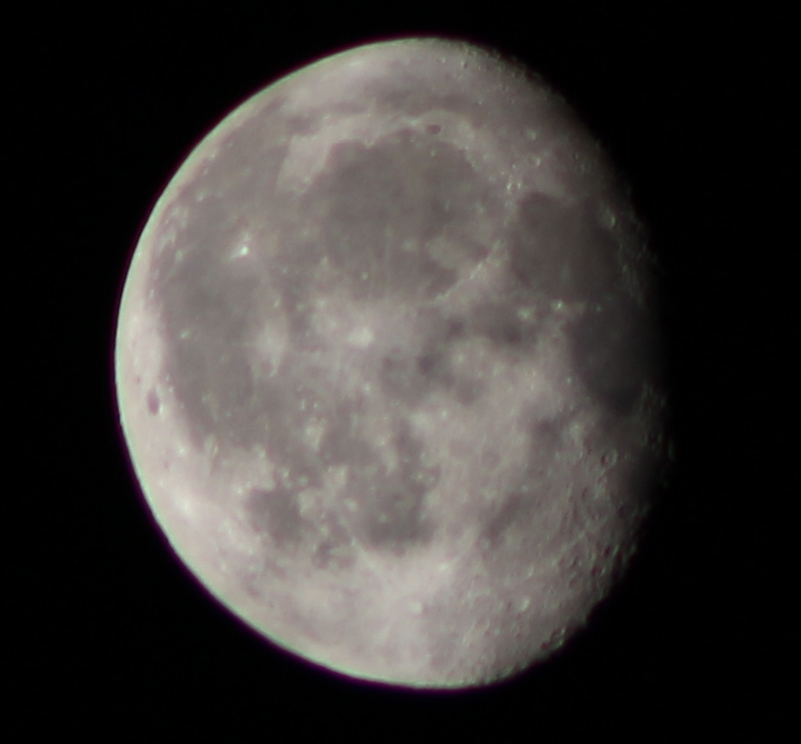 Der Mond drei Tage nach der Mondfinsternis