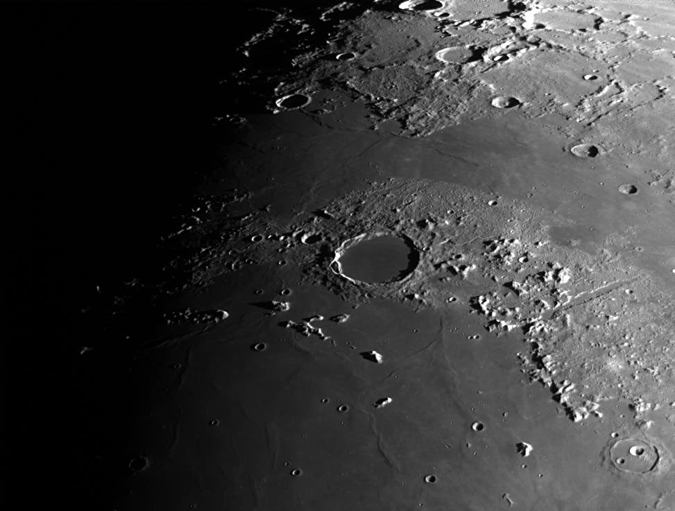 Krater Plato und Montes Alpes