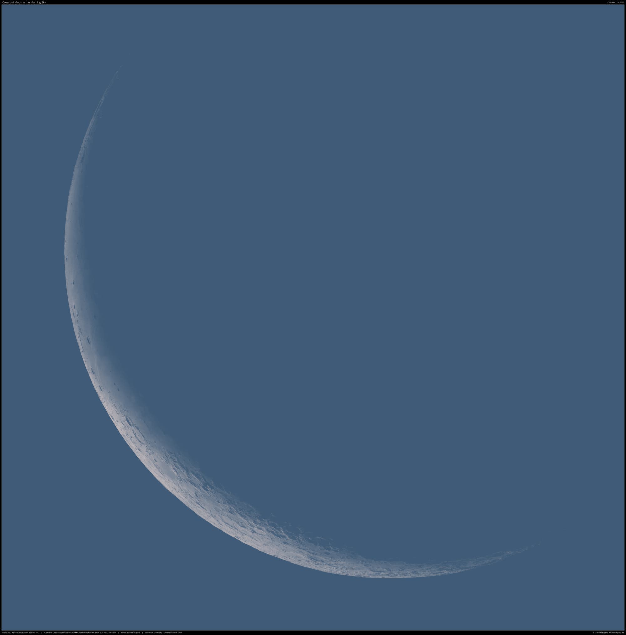 Abnehmende Mondsichel am Morgenhimmel II