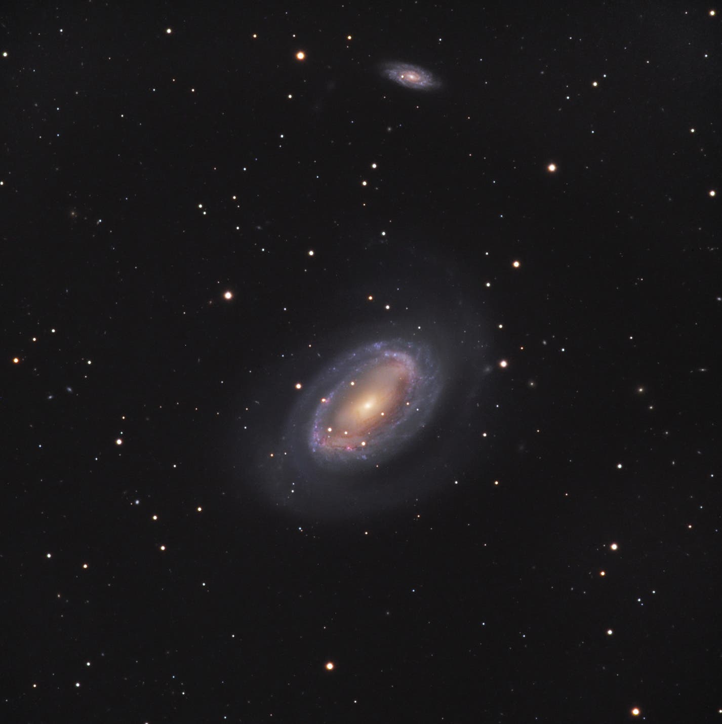 NGC 4725 in Begleitung