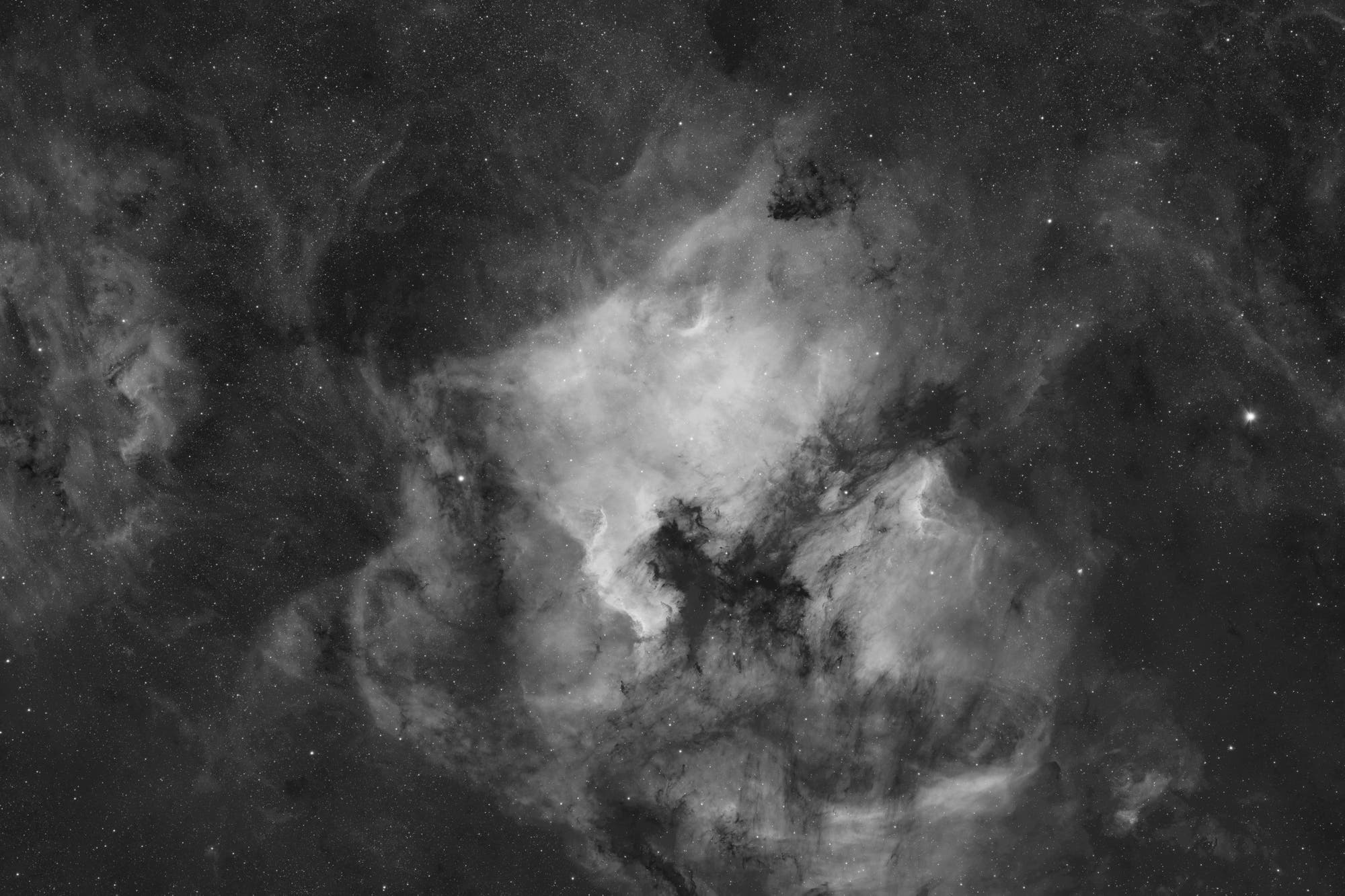 Weites Feld mit Nordamerika- und Pelikannebel