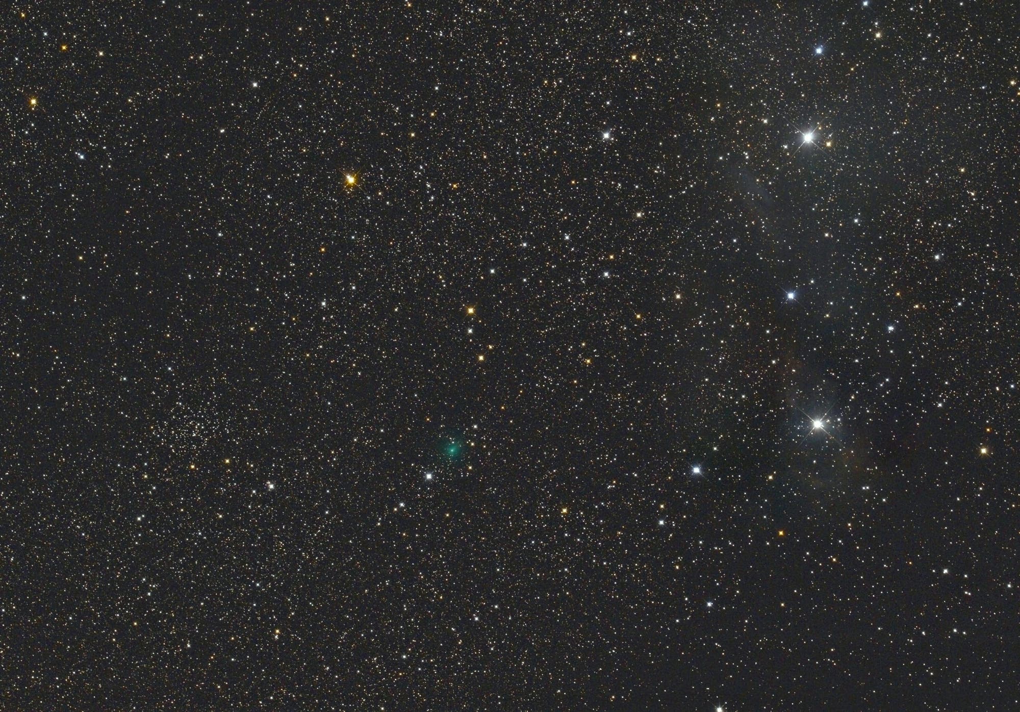Komet C/2017 S3 (PanSTARRS) bei den offenen Sternhaufen Tombaugh 5 und Vdb 14,15 rechts im Bild