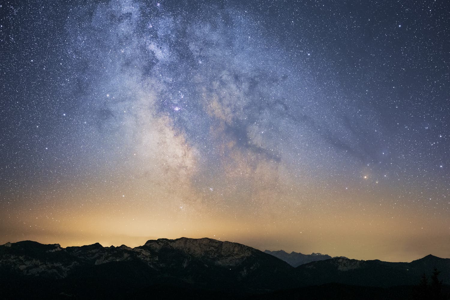 Milchstraßenzentrum über den Alpen