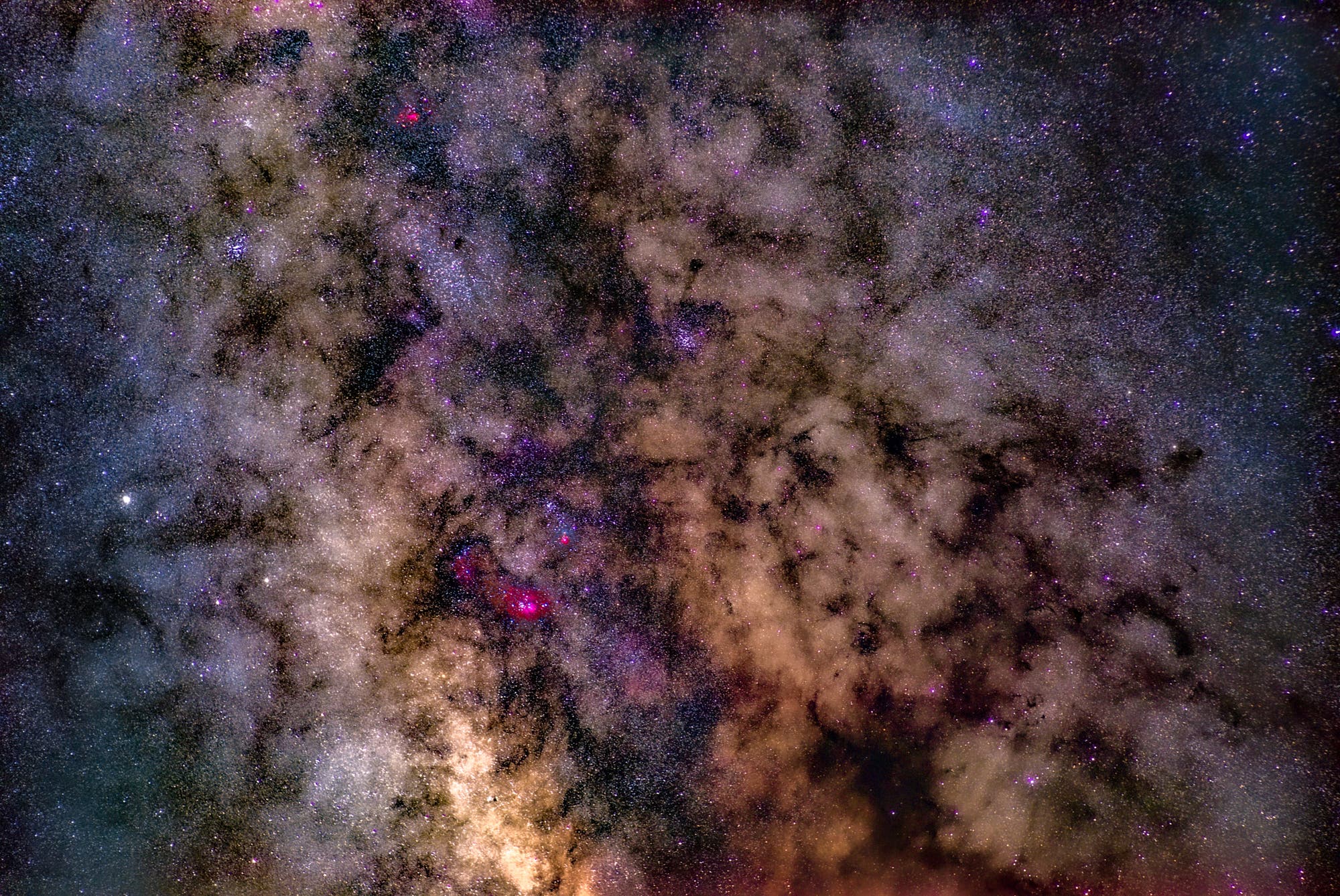 Milchstraßenzentrum mit Lagunennebel 